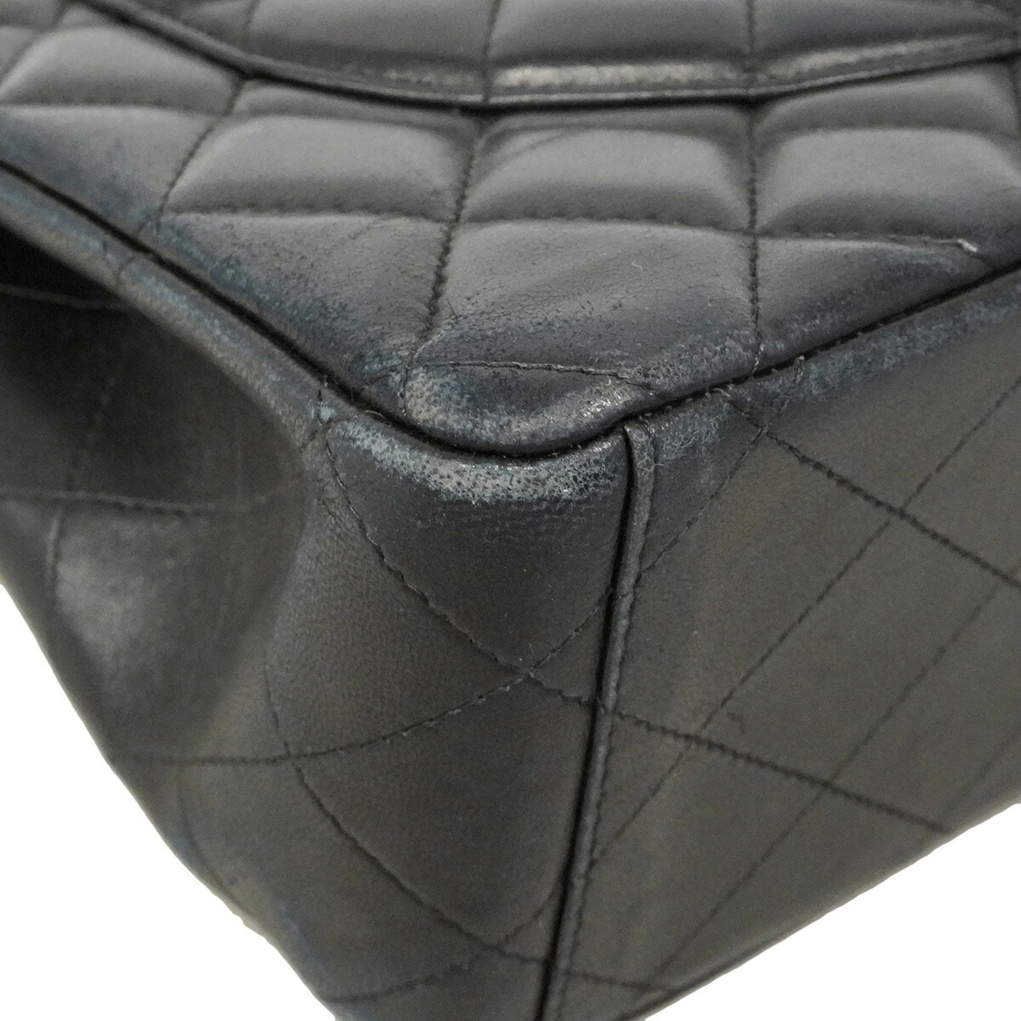 Chanel Black Leather Shoulder Bag (Pre-Owned)