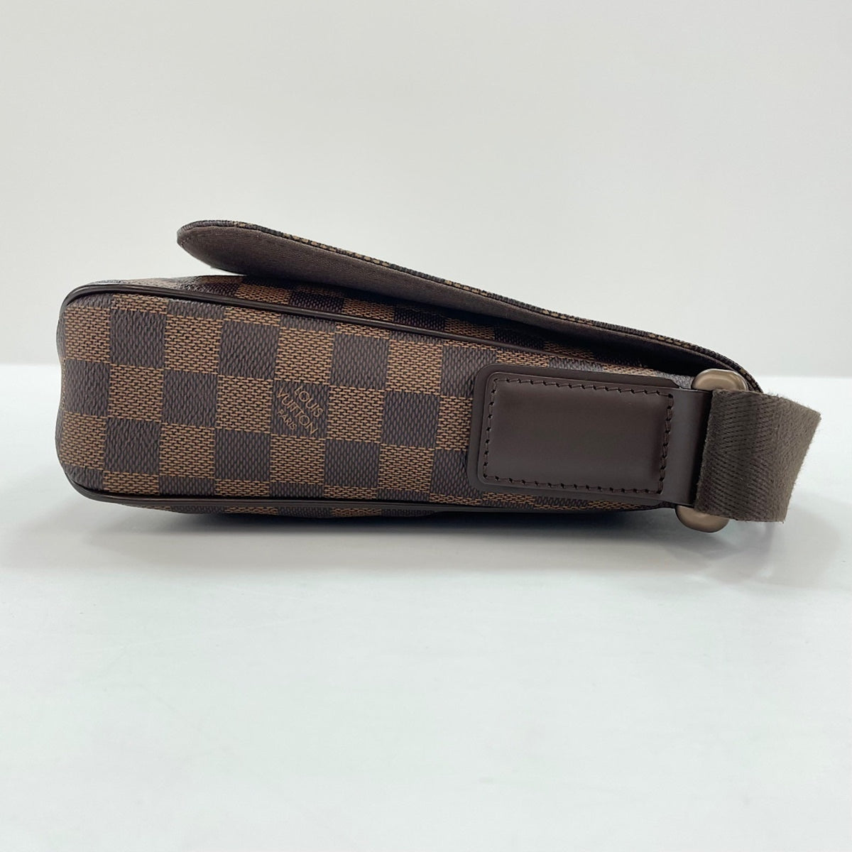 Louis Vuitton Brown Shoulder Bag (Pre-Owned)