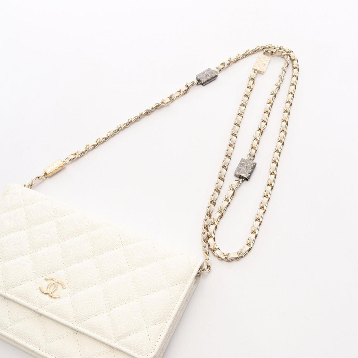 Chanel White Grained Calfskin Handbag Shoulder Bag (Pre-Owned)