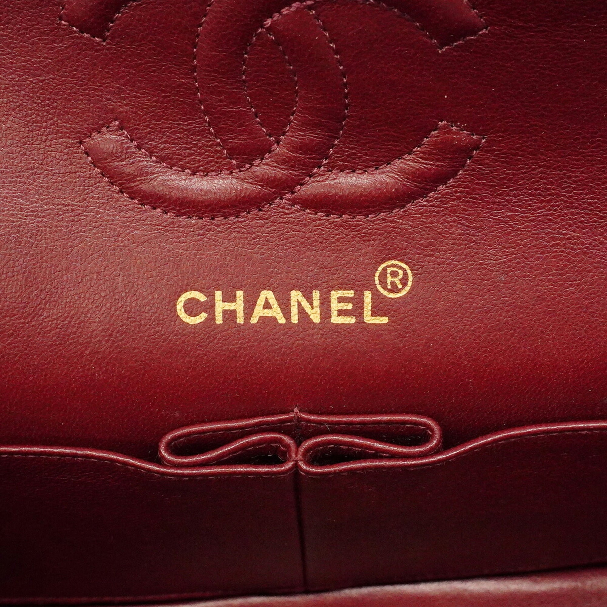 Chanel Black Leather Shoulder Bag (Pre-Owned)