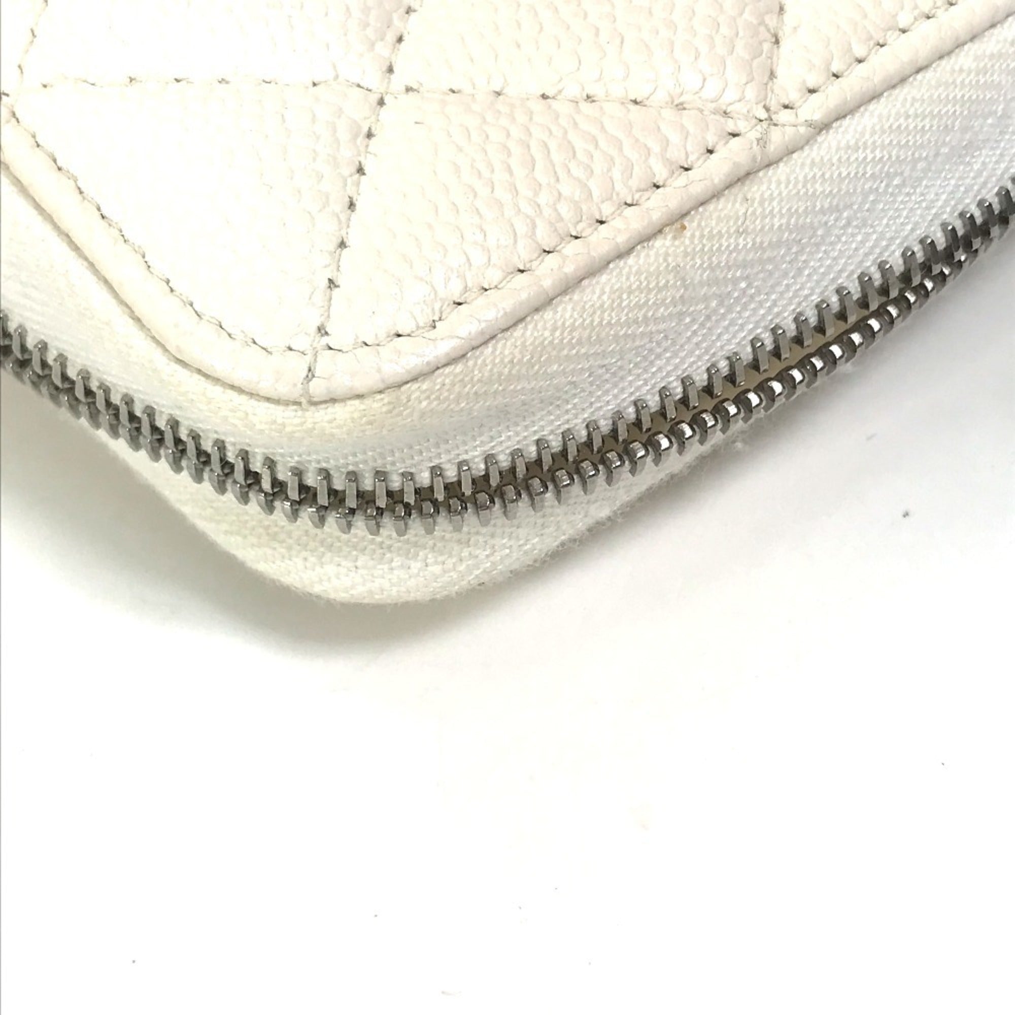Chanel White Grained Calfskin Long Wallet (Bi-Fold) (Pre-Owned)
