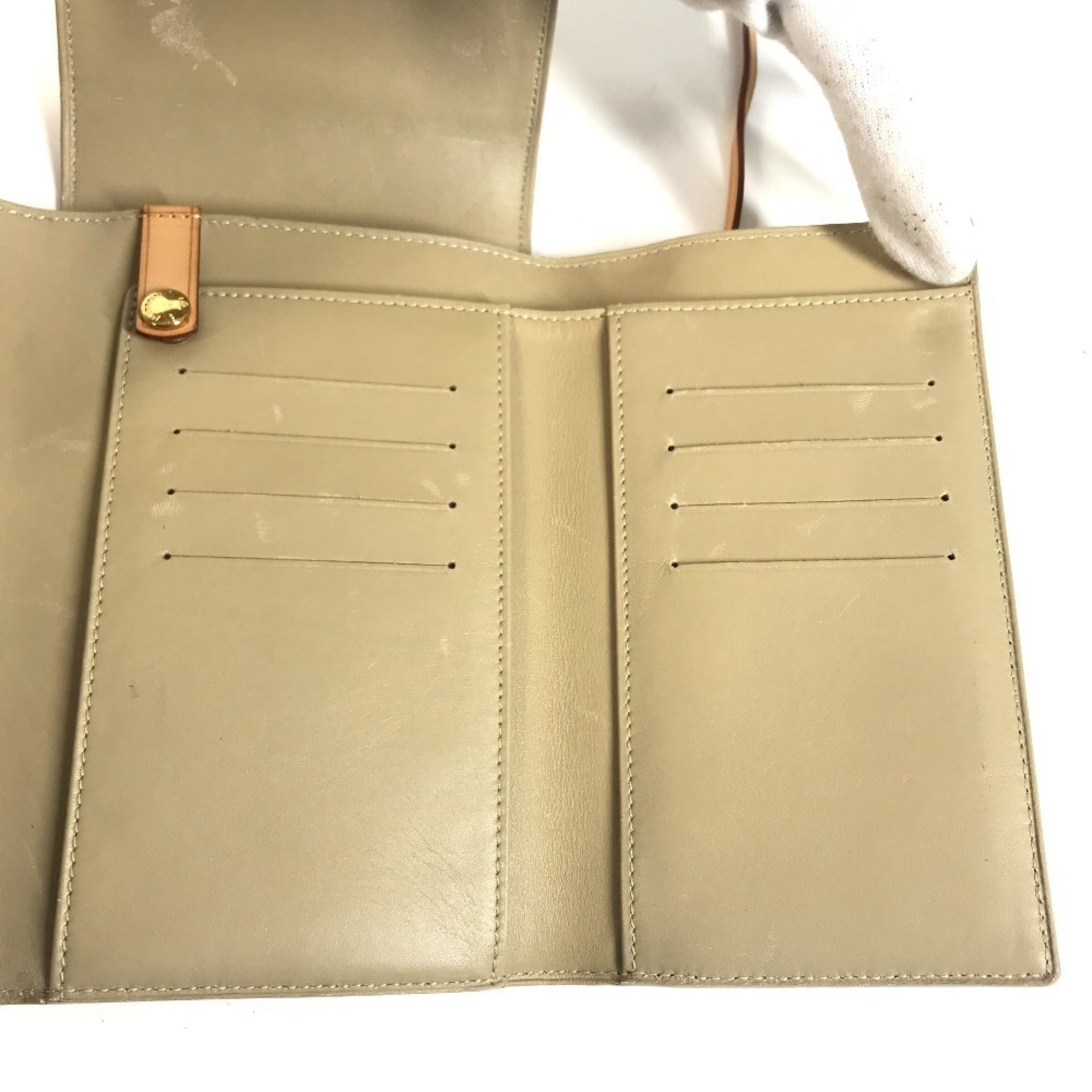 Louis Vuitton Beige Monogram Vernis Pochette Shoulder Bag (Pre-Owned)