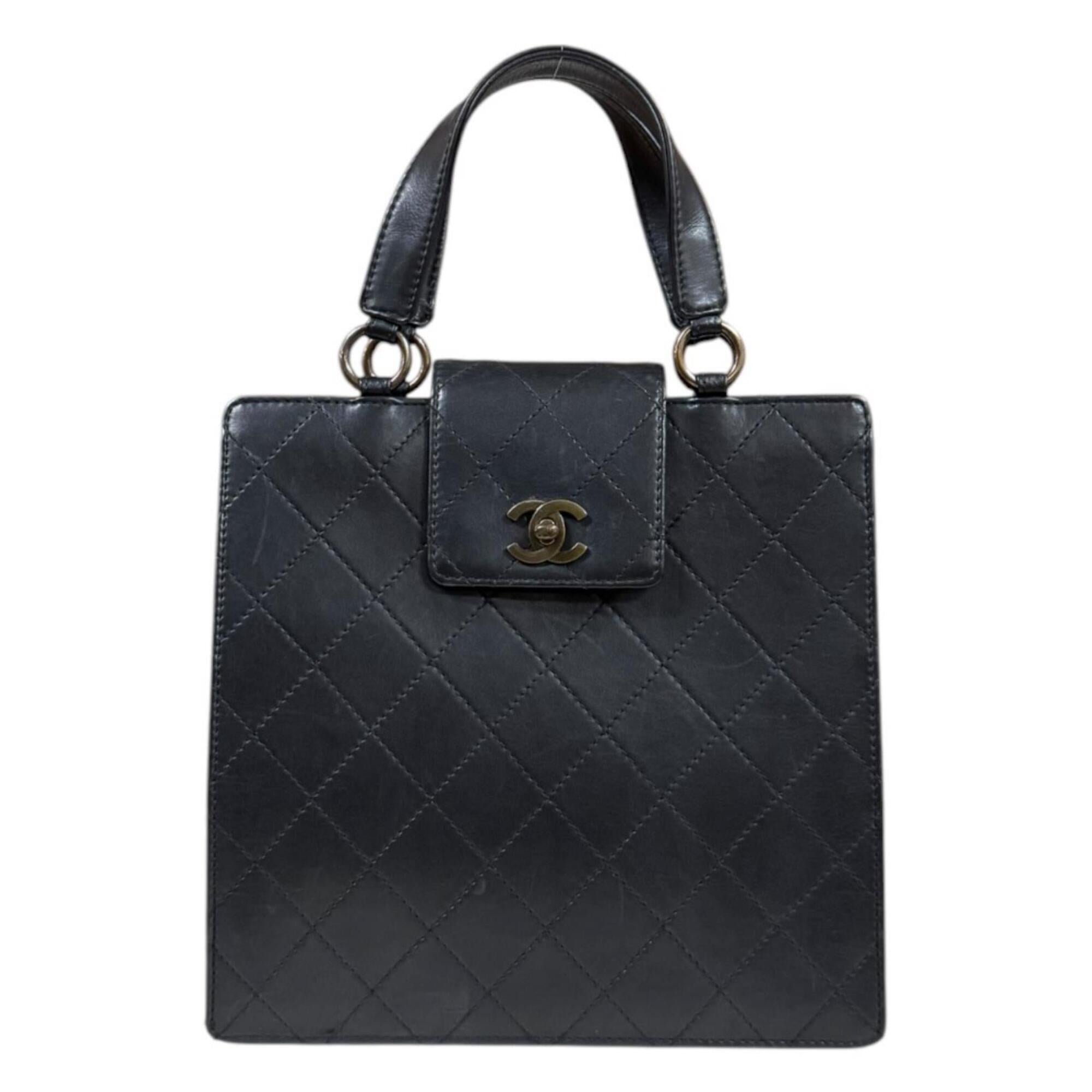Chanel Matelasse Black Leather Handbag (Pre-Owned)