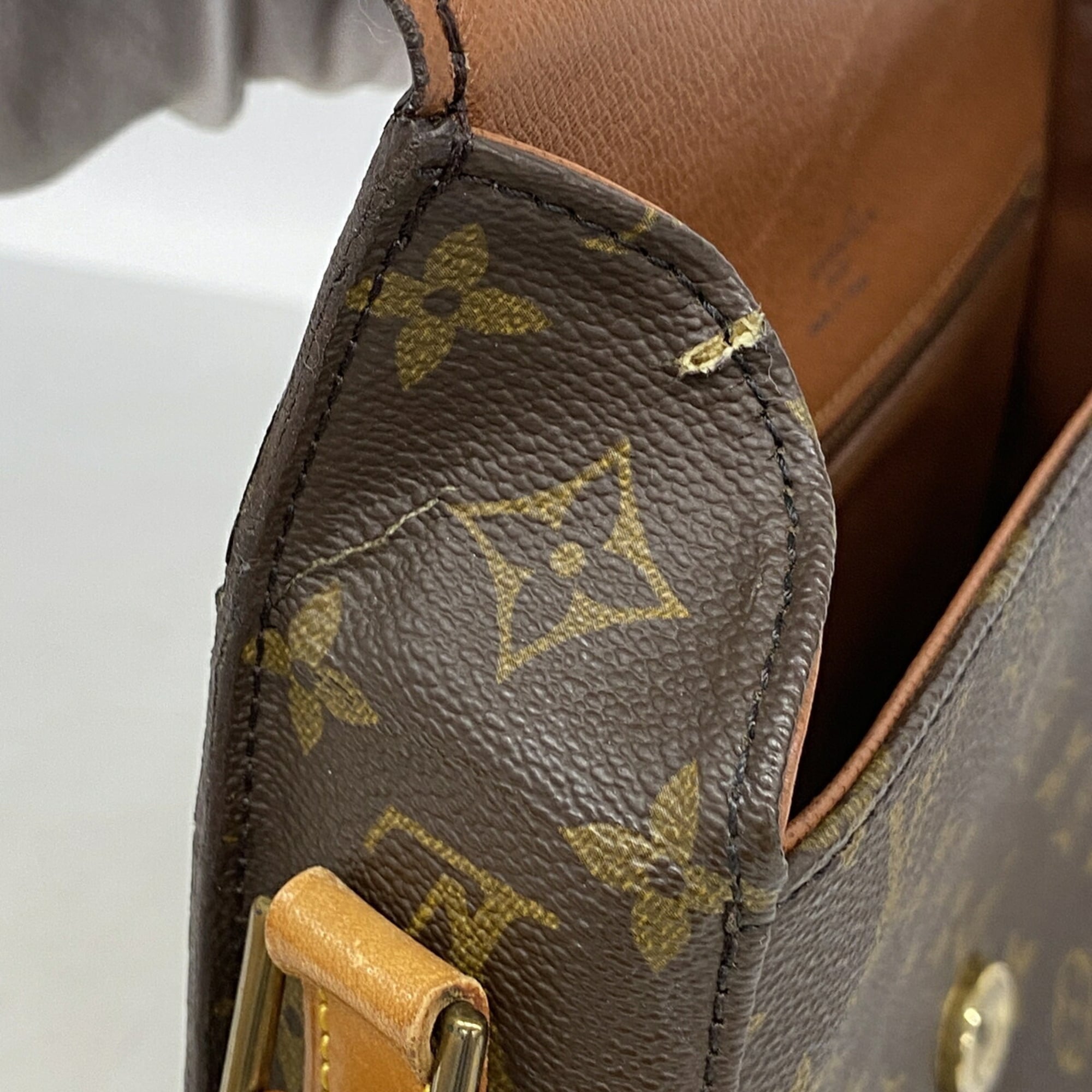 Louis Vuitton Brown Shoulder Bag (Pre-Owned)