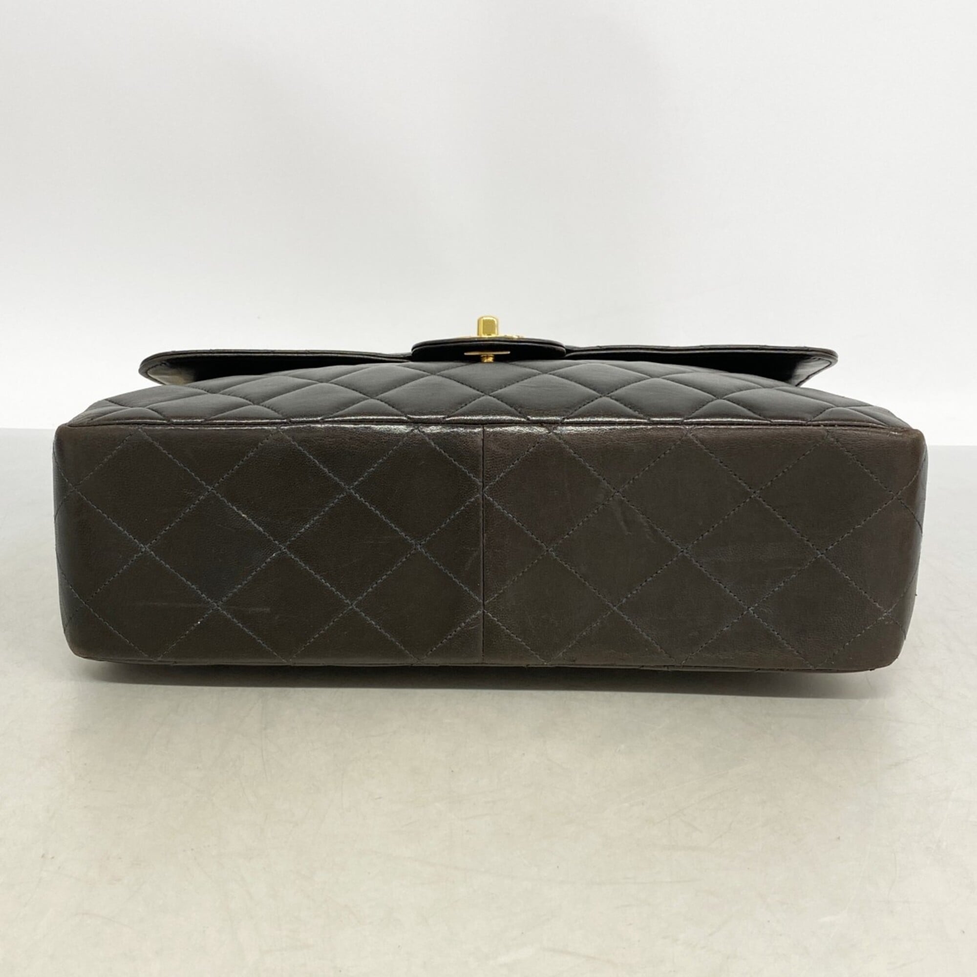 Chanel Black Leather Shoulder Bag (Pre-Owned)