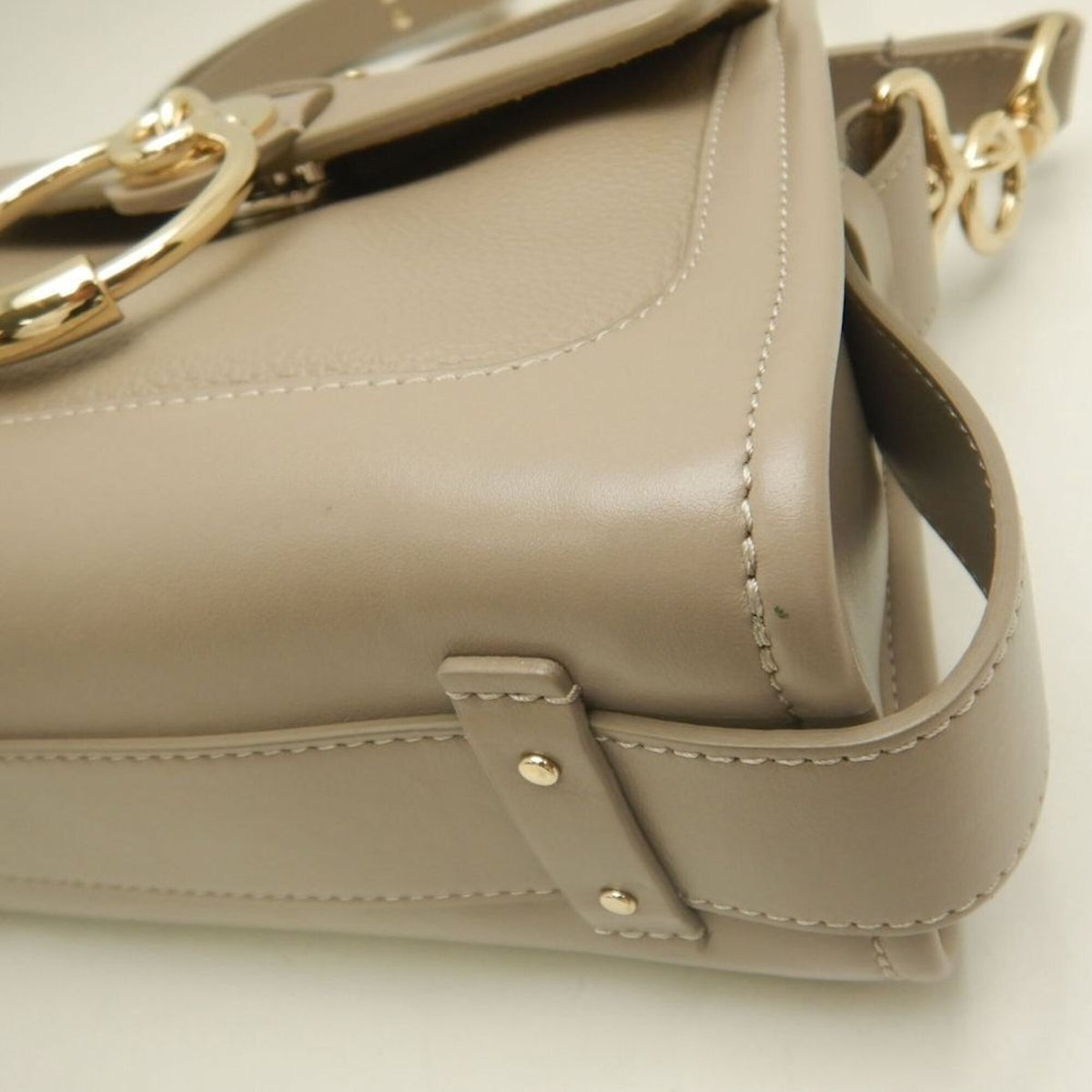 Chloé Grayish Leather Handbag (Pre-Owned)