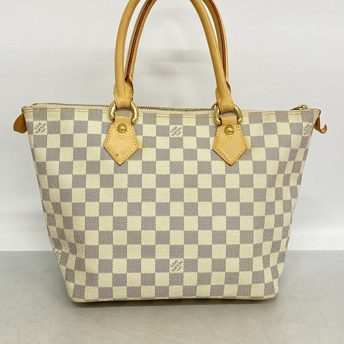Louis Vuitton White Handbag (Pre-Owned)