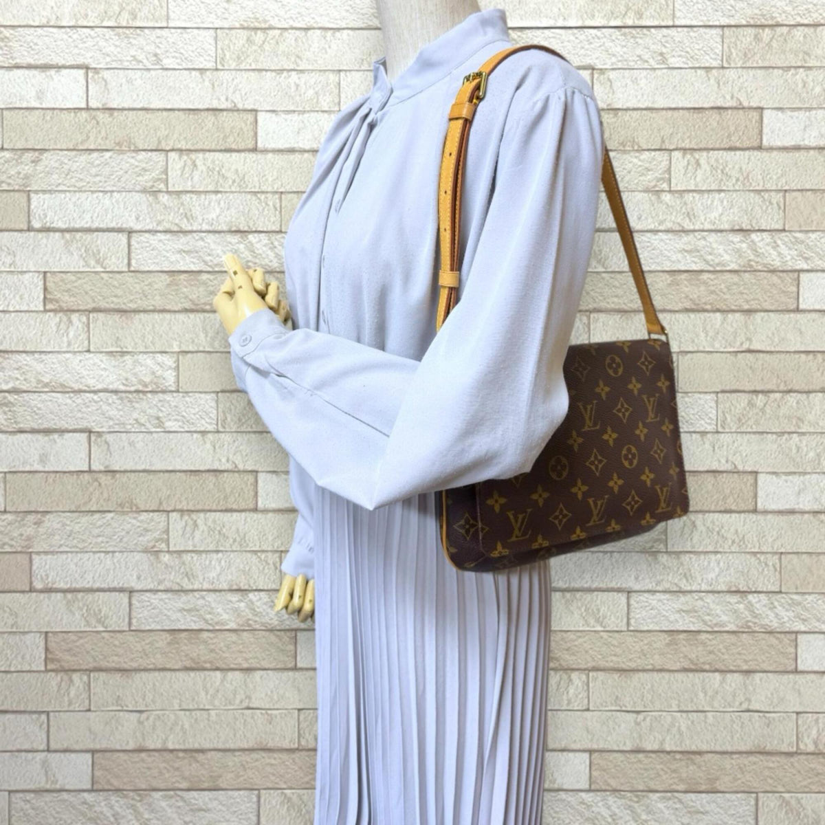 Louis Vuitton Monogram Brown Monogram Shoulder Bag (Pre-Owned)