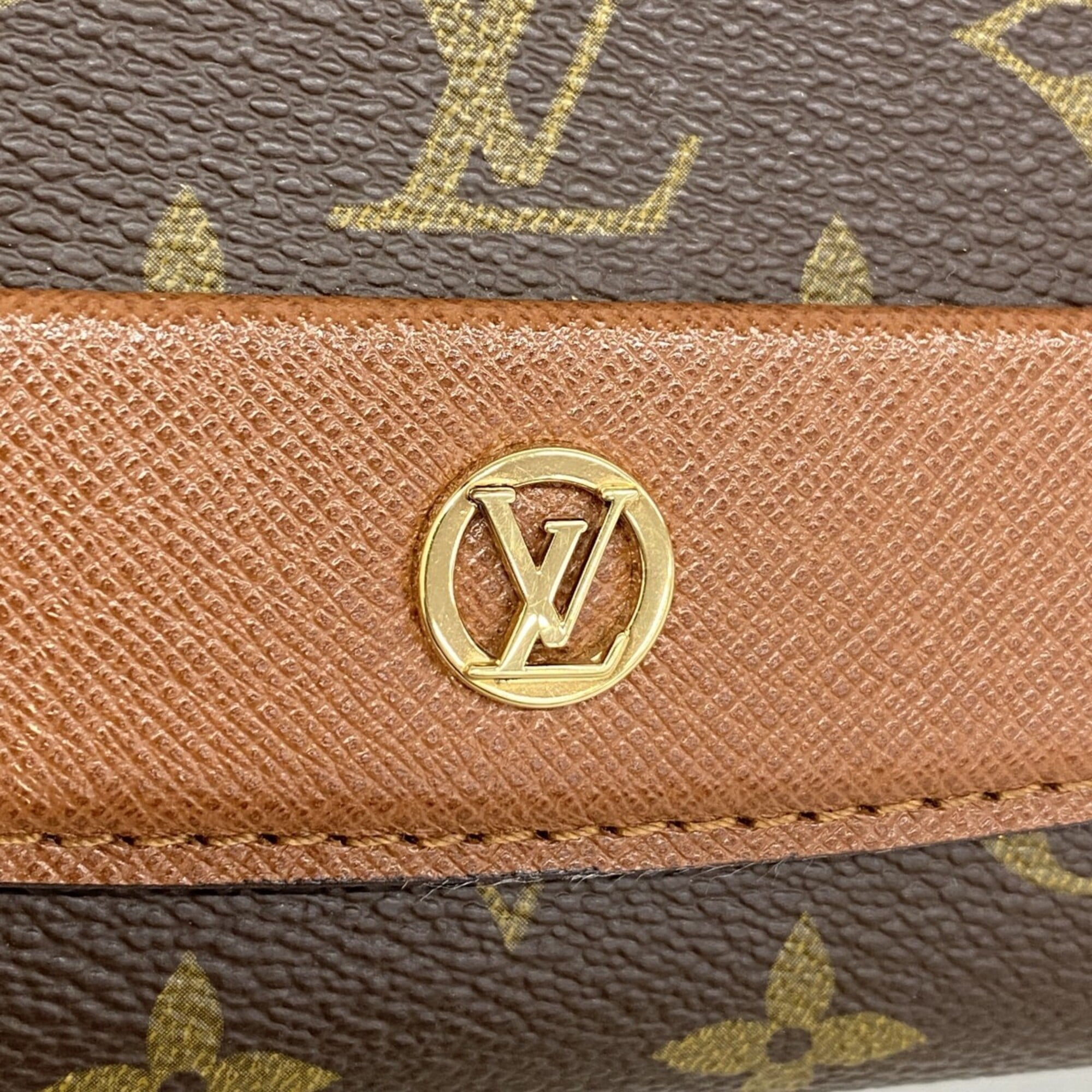 Louis Vuitton Brown Shoulder Bag (Pre-Owned)