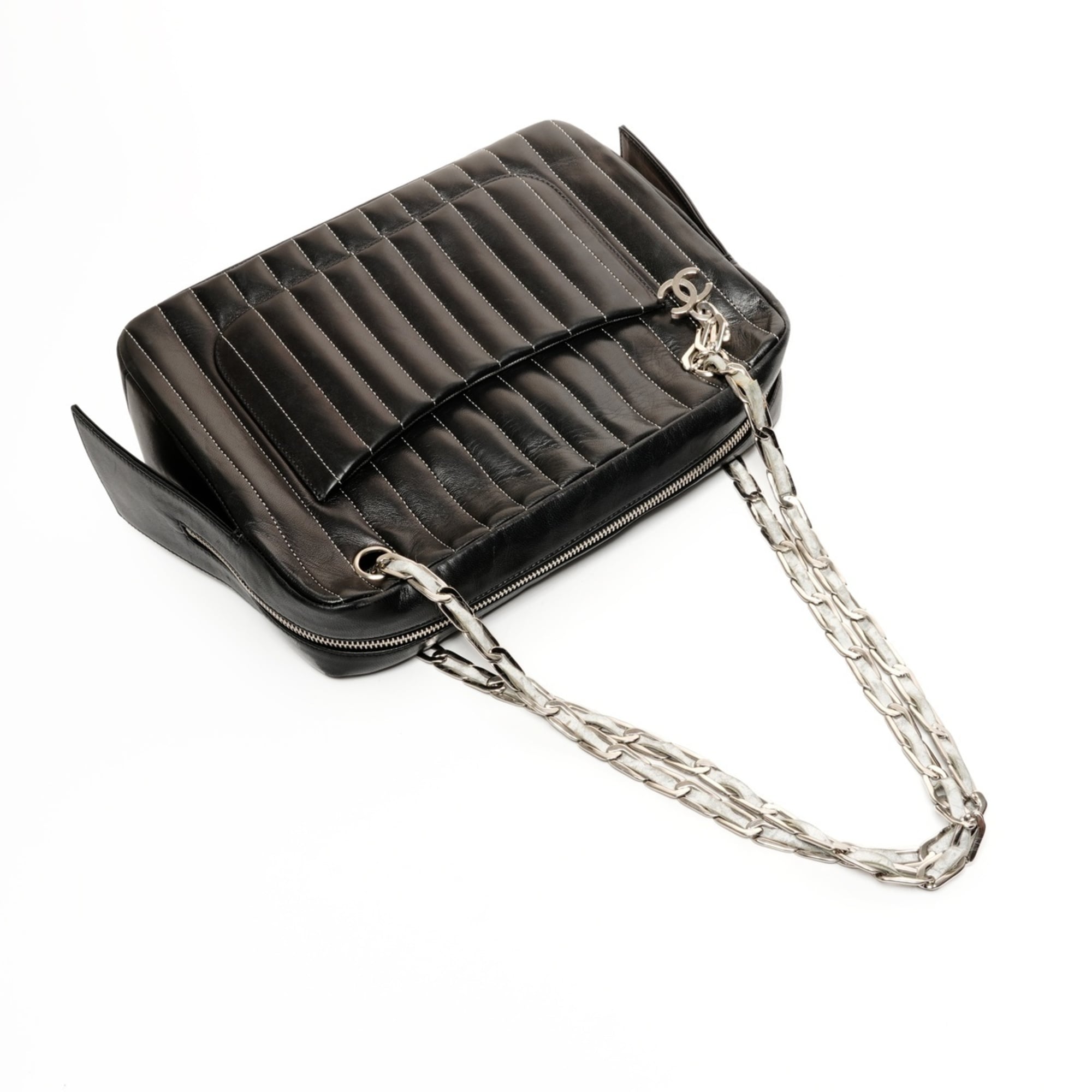 Chanel Black Shoulder Bag (Pre-Owned)
