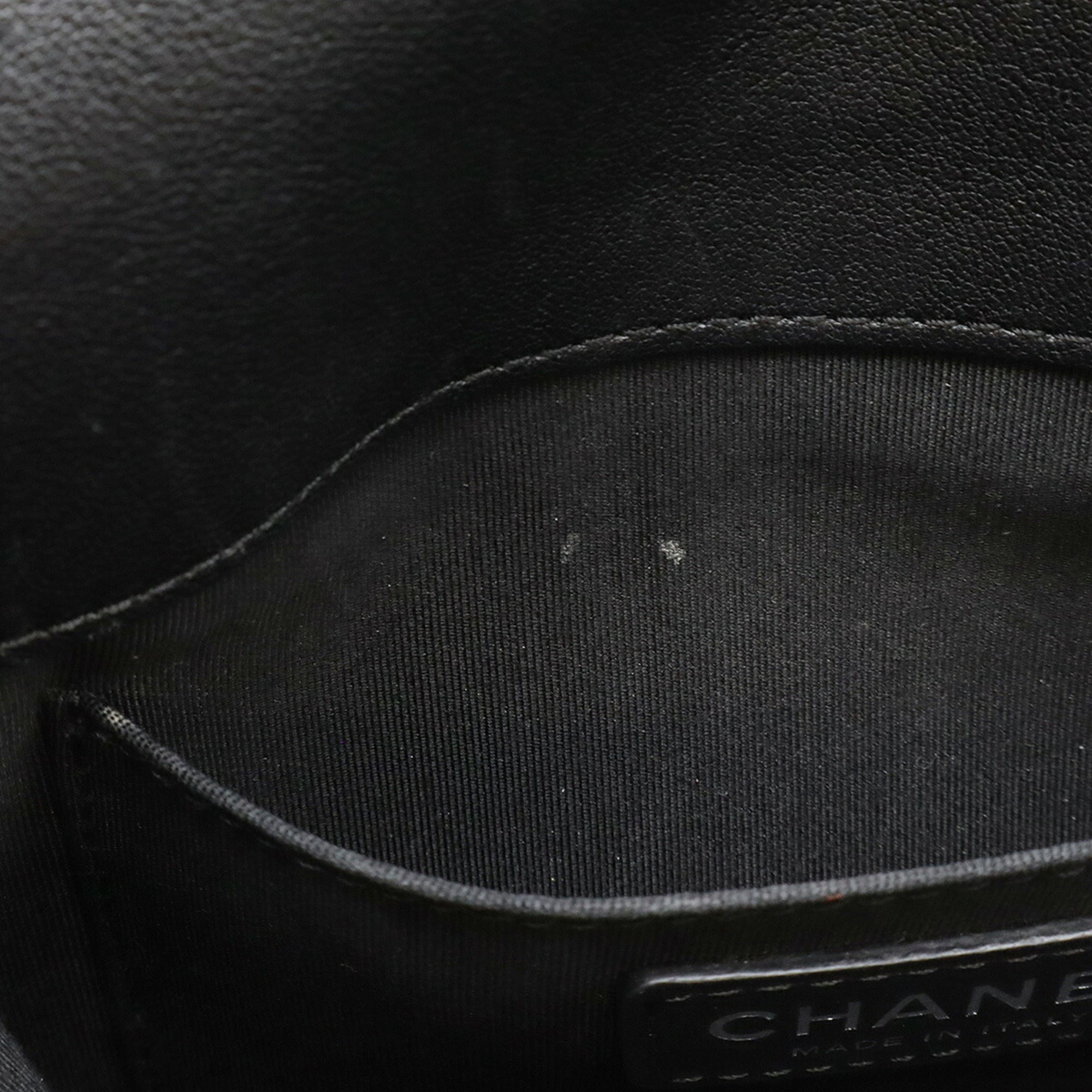 Chanel Black Leather Shoulder Bag (Pre-Owned)
