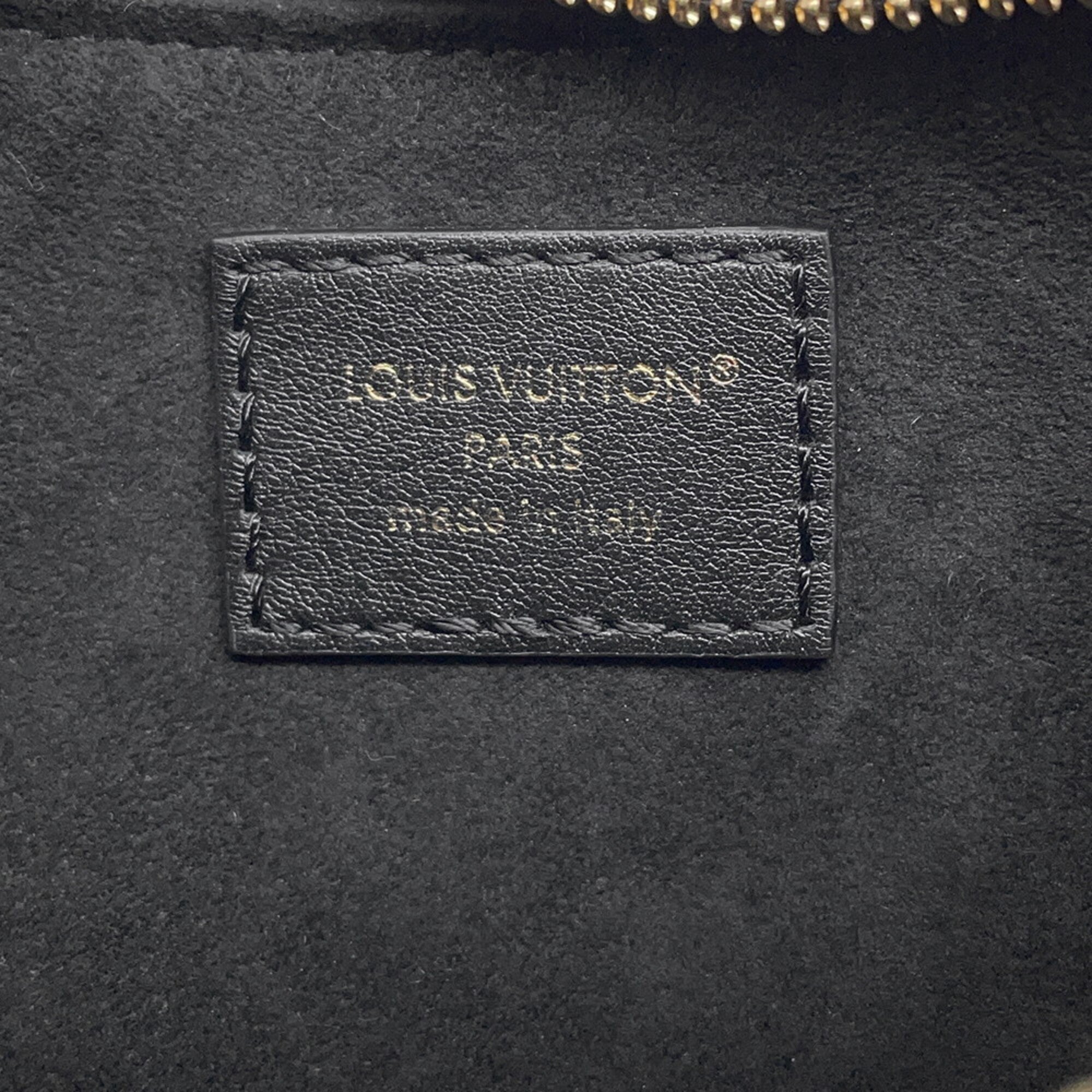 Louis Vuitton Noir Leather Pochette Shoulder Bag (Pre-Owned)