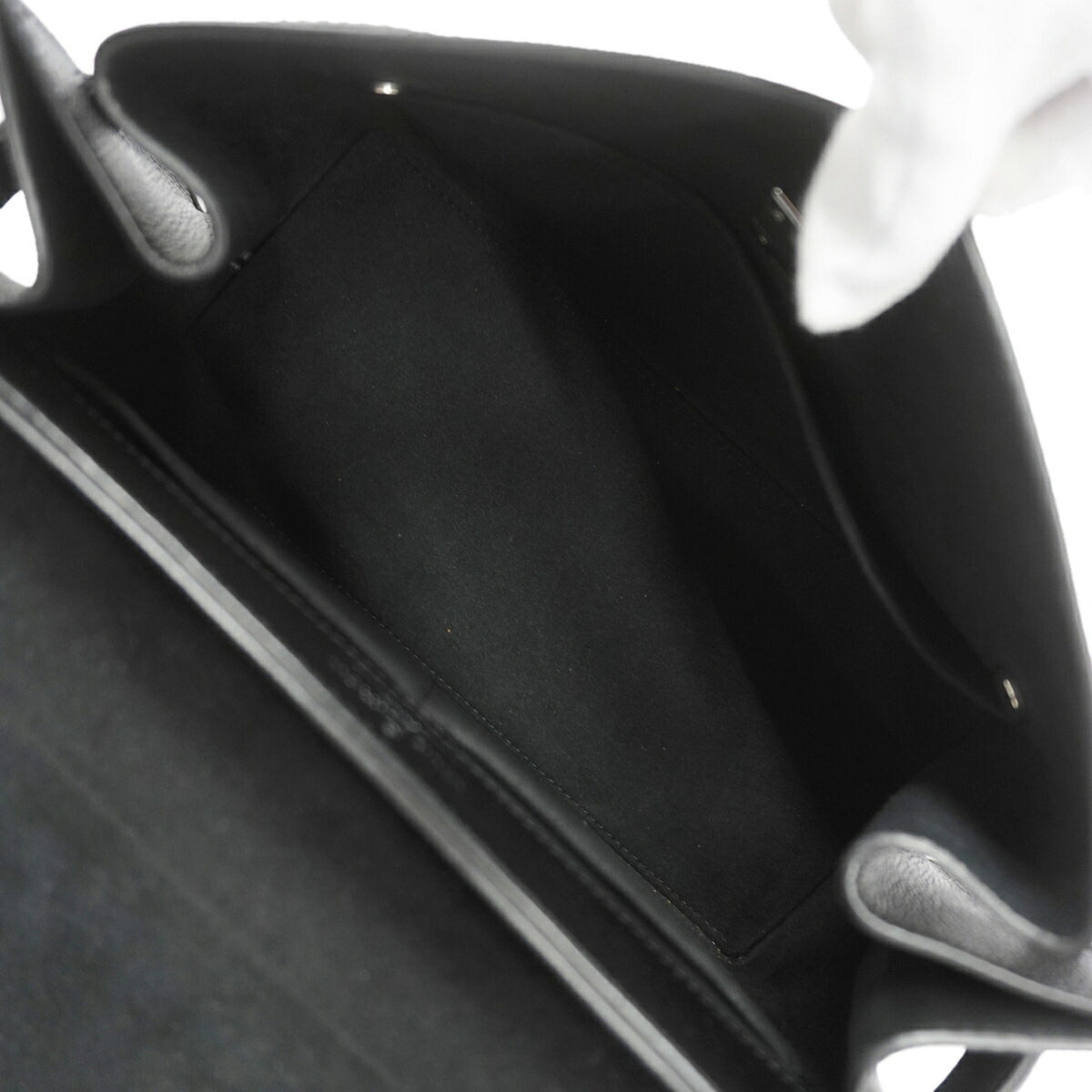 Louis Vuitton Noir Handbag (Pre-Owned)