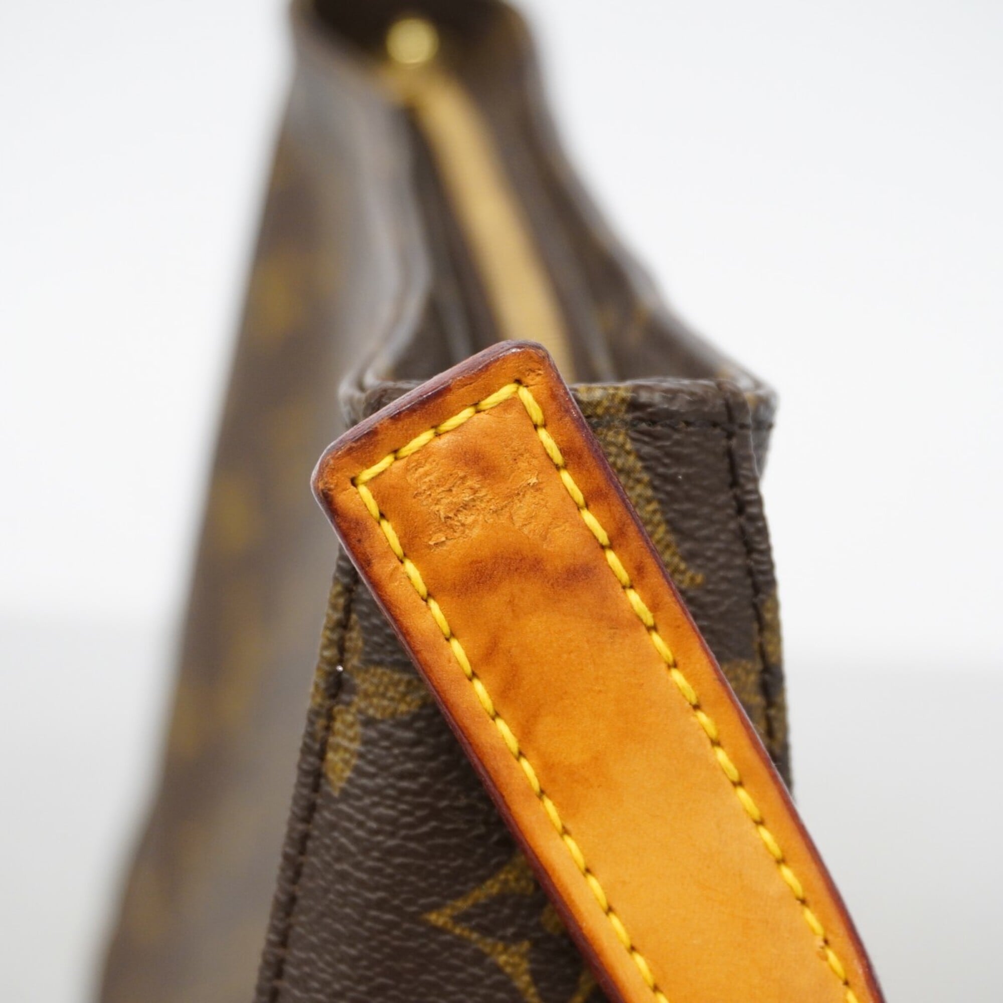 Louis Vuitton Brown Shoulder Bag (Pre-Owned)