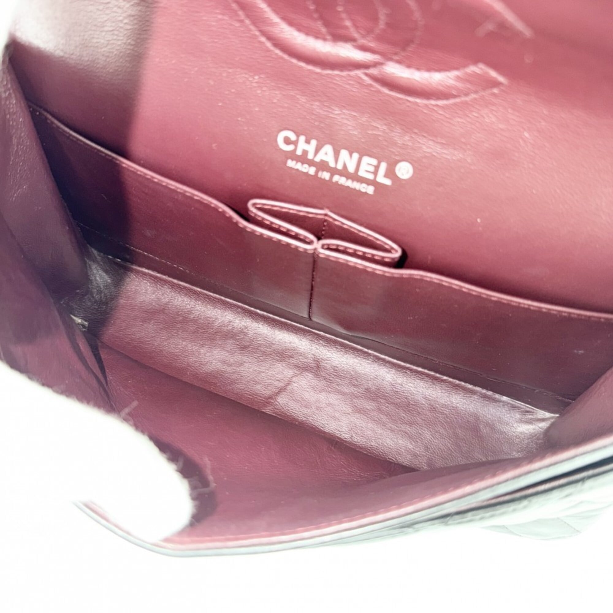 Chanel Black Leather Shoulder Bag (Pre-Owned)