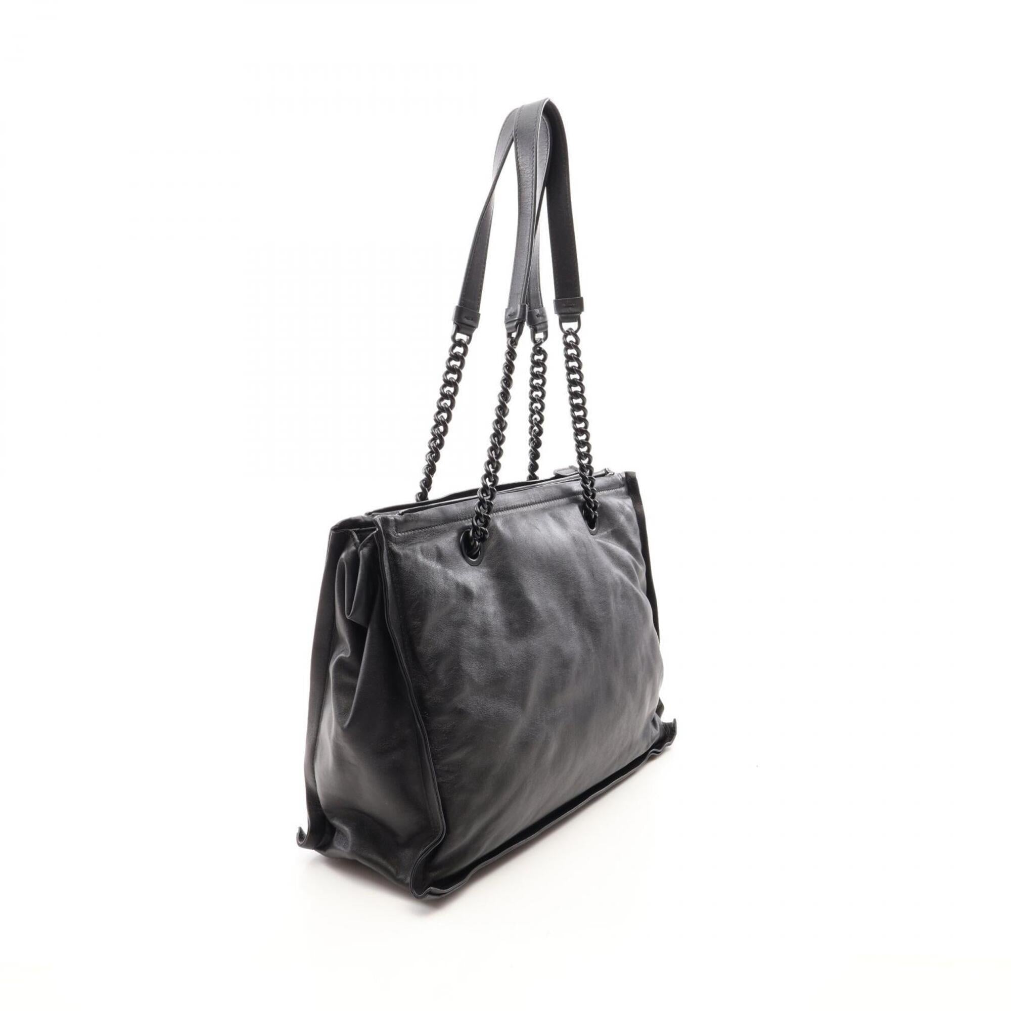 Salvatore Ferragamo Black Leather Handbag Shoulder Bag (Pre-Owned)