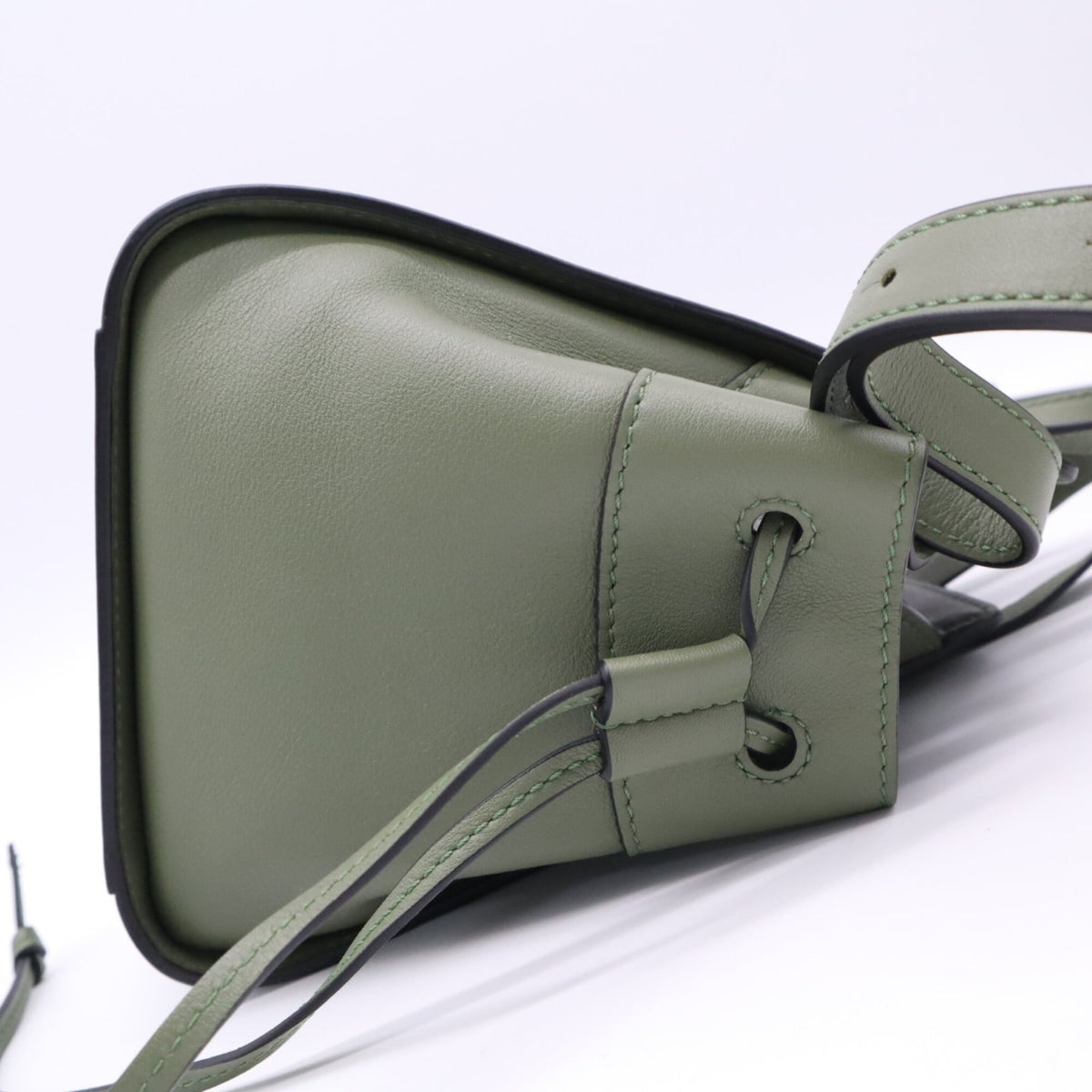Loewe Hammock Green Leather Handbag (Pre-Owned)