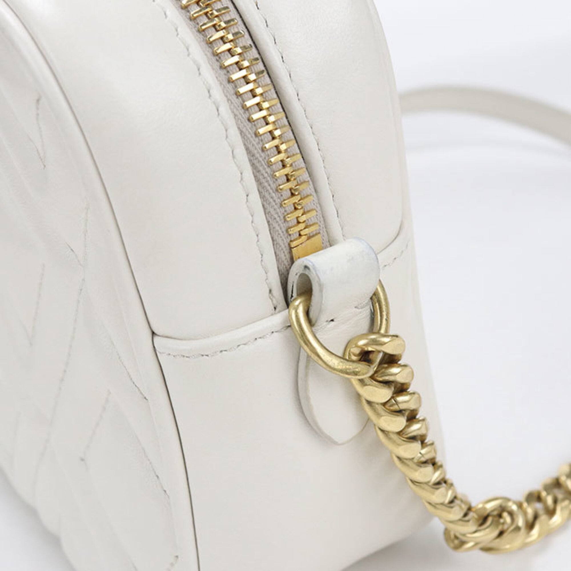 Miu Miu White Leather Shoulder Bag (Pre-Owned)
