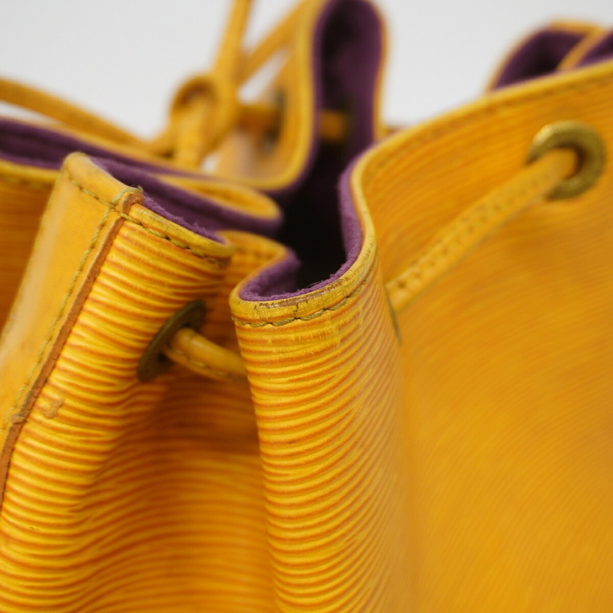 Louis Vuitton Jaune Shoulder Bag (Pre-Owned)