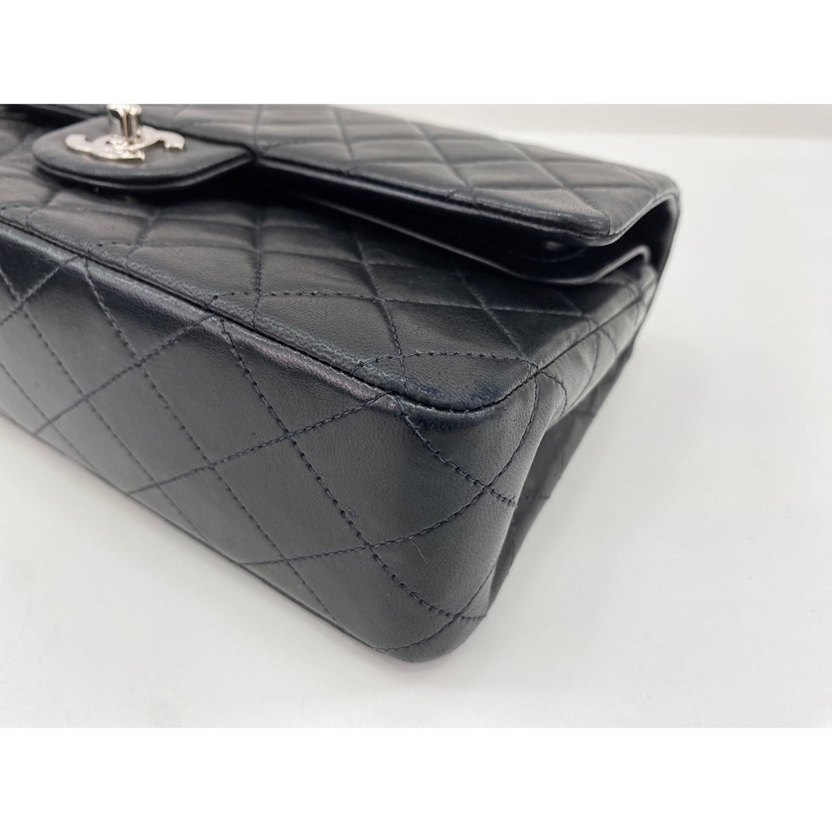 Chanel Black Shoulder Bag (Pre-Owned)