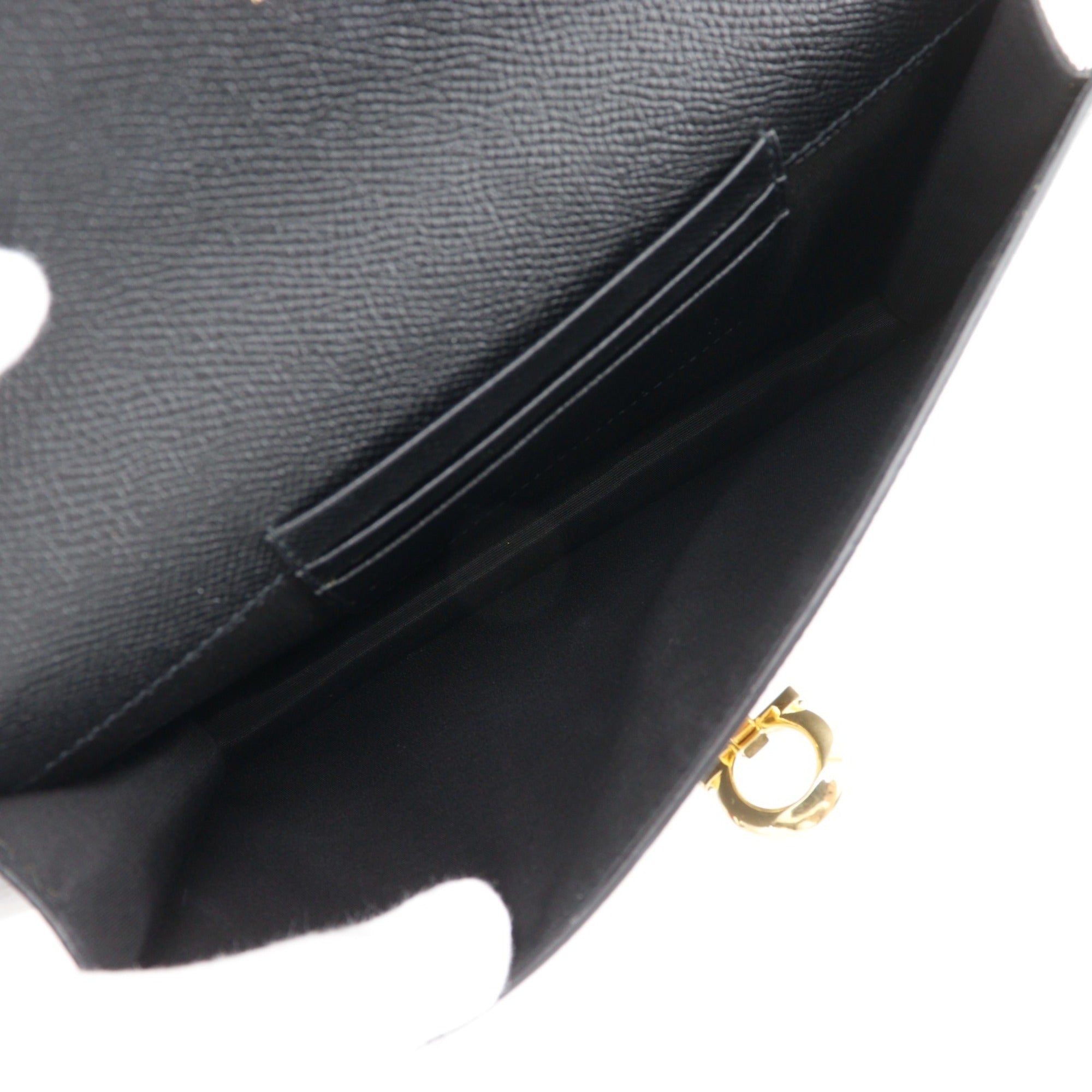 Salvatore Ferragamo Black Leather Shoulder Bag (Pre-Owned)