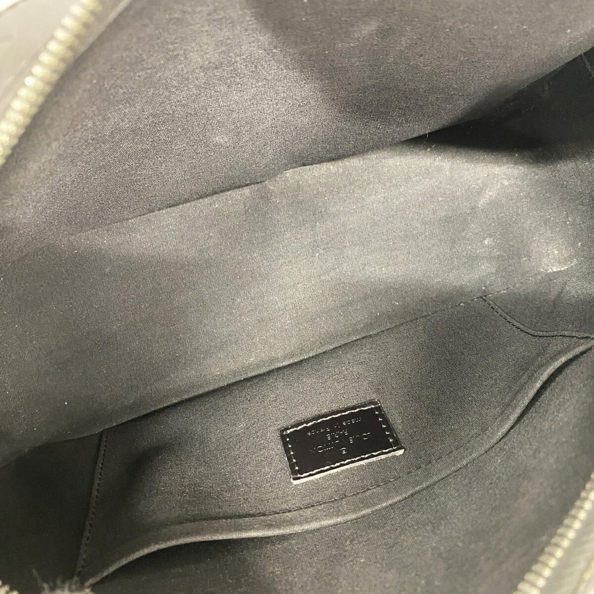 Louis Vuitton Noir Handbag (Pre-Owned)