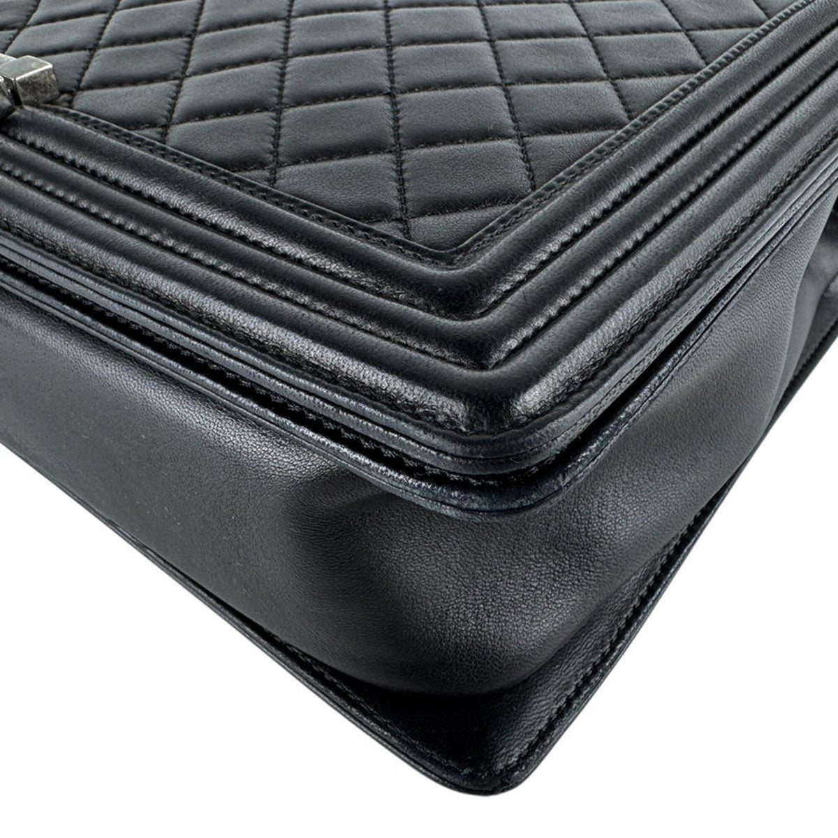 Chanel Black Leather Shoulder Bag (Pre-Owned)