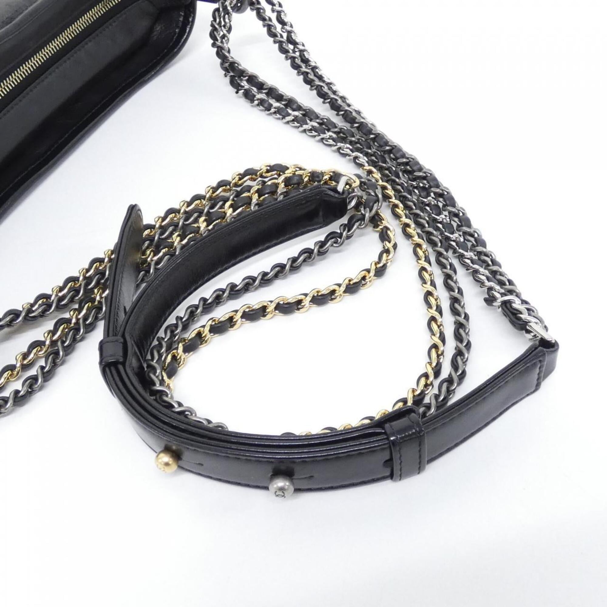 Chanel Black Leather Shoulder Bag (Pre-Owned)