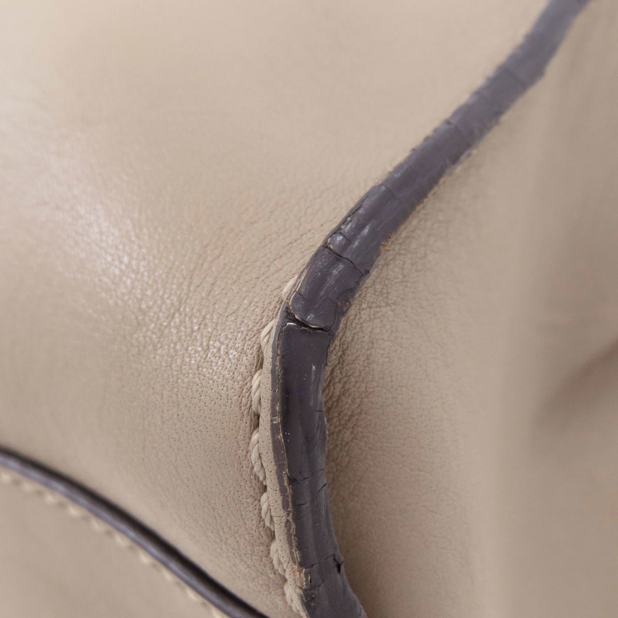 Fendi Grayish Leather Handbag (Pre-Owned)