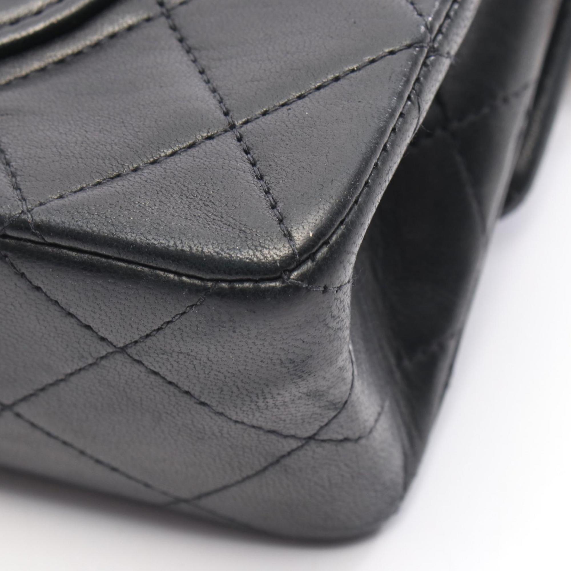 Chanel Black Leather Shoulder Bag (Pre-Owned)