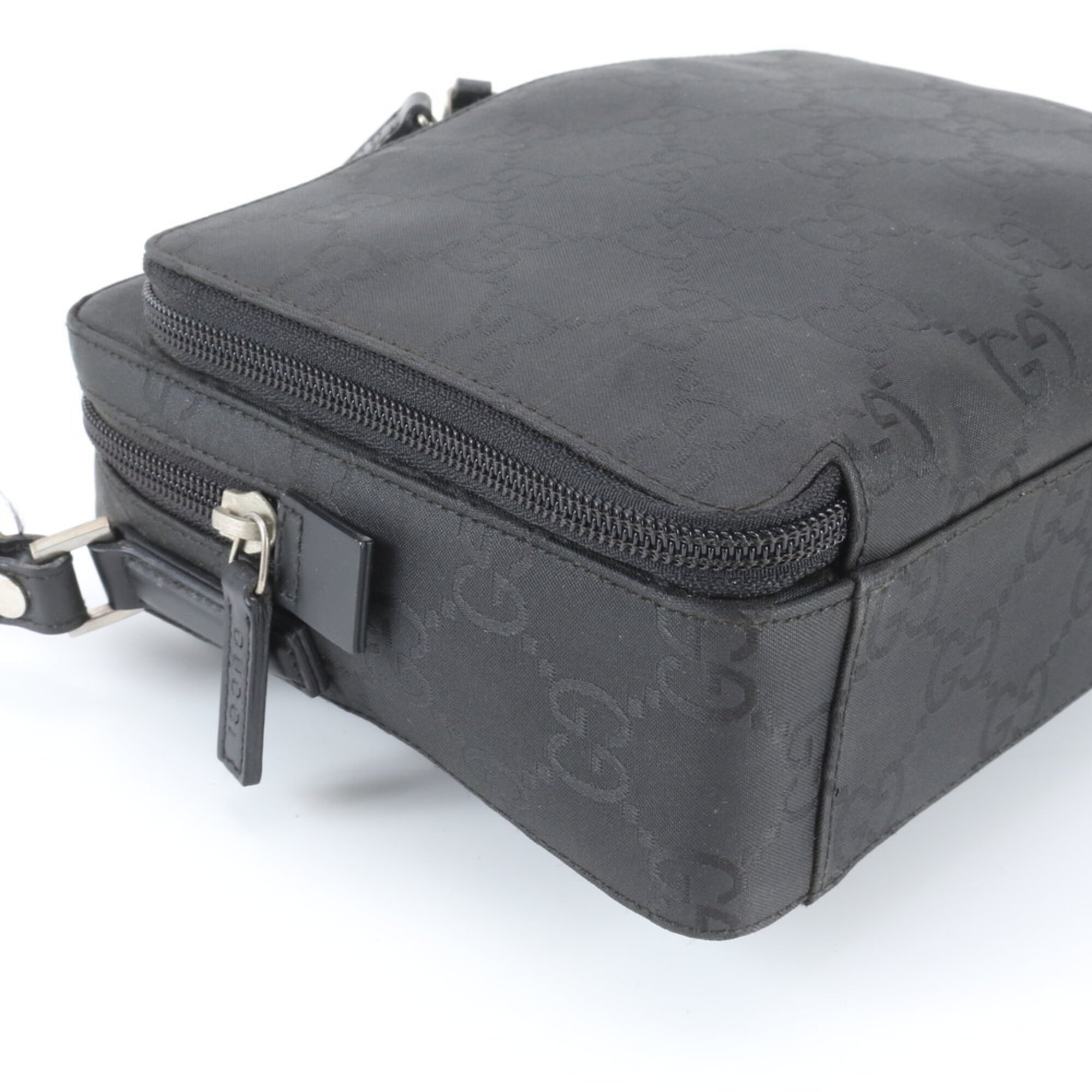 Gucci Black Nylon Leather Clutch Bag Pouch (Pre-Owned)