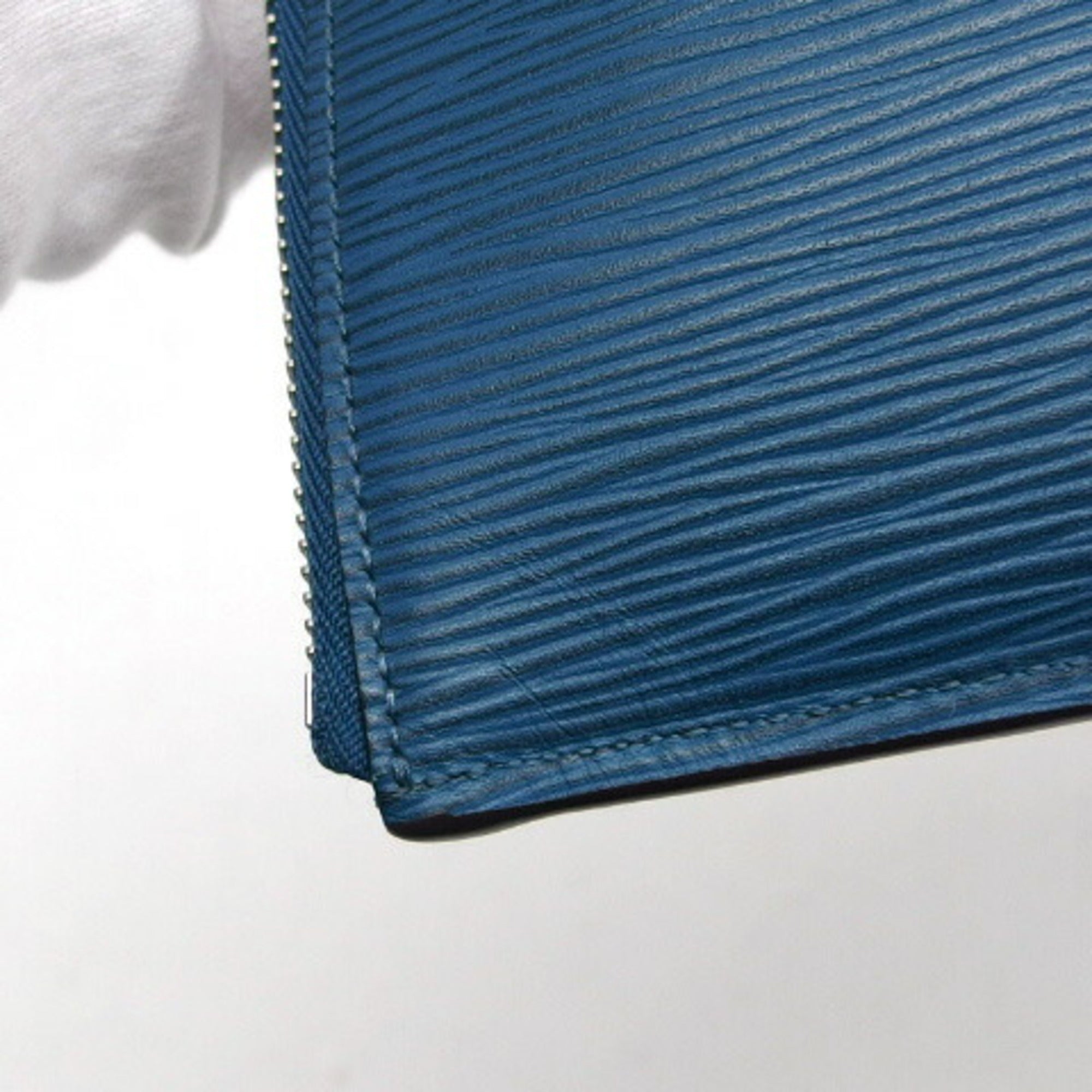 Louis Vuitton Epi Bleu Celeste Epi Leather Clutch Bag Pochette (Pre-Owned)