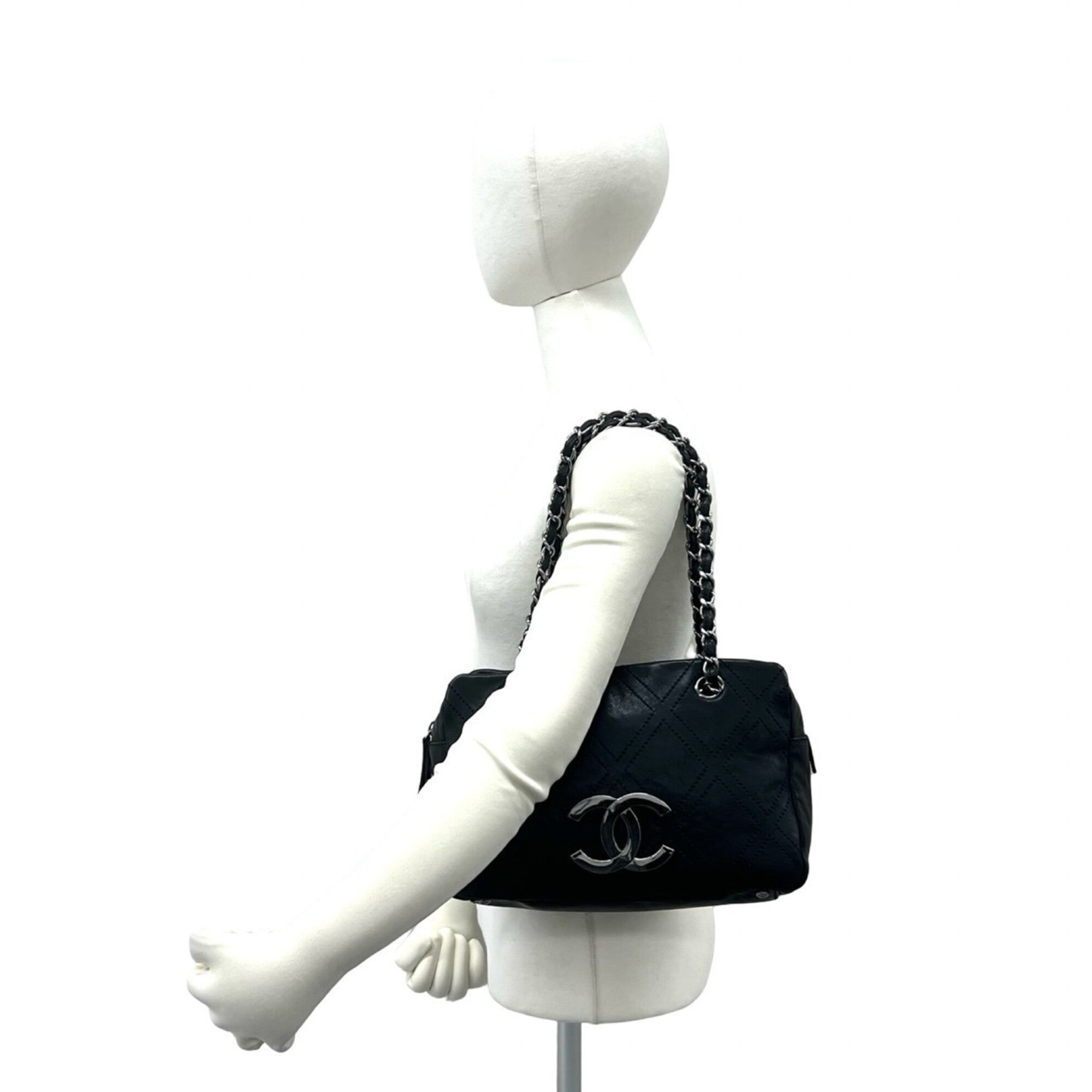Chanel Black Leather Shoulder Bag Tote Bag (Pre-Owned)