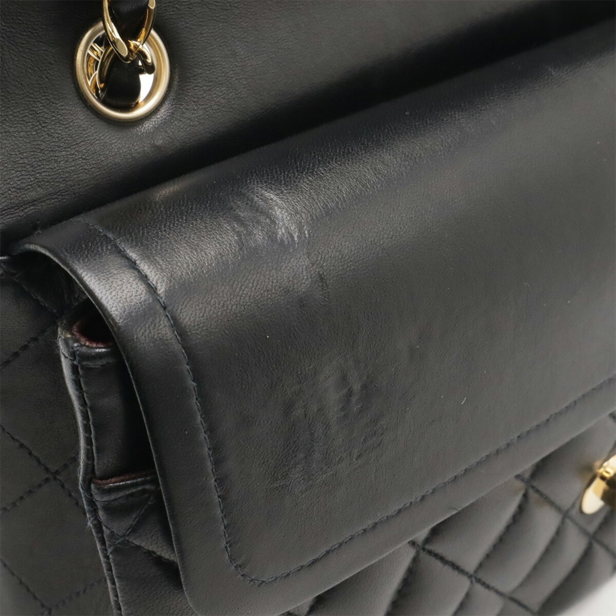 Chanel Matelasse Black Leather Shoulder Bag (Pre-Owned)