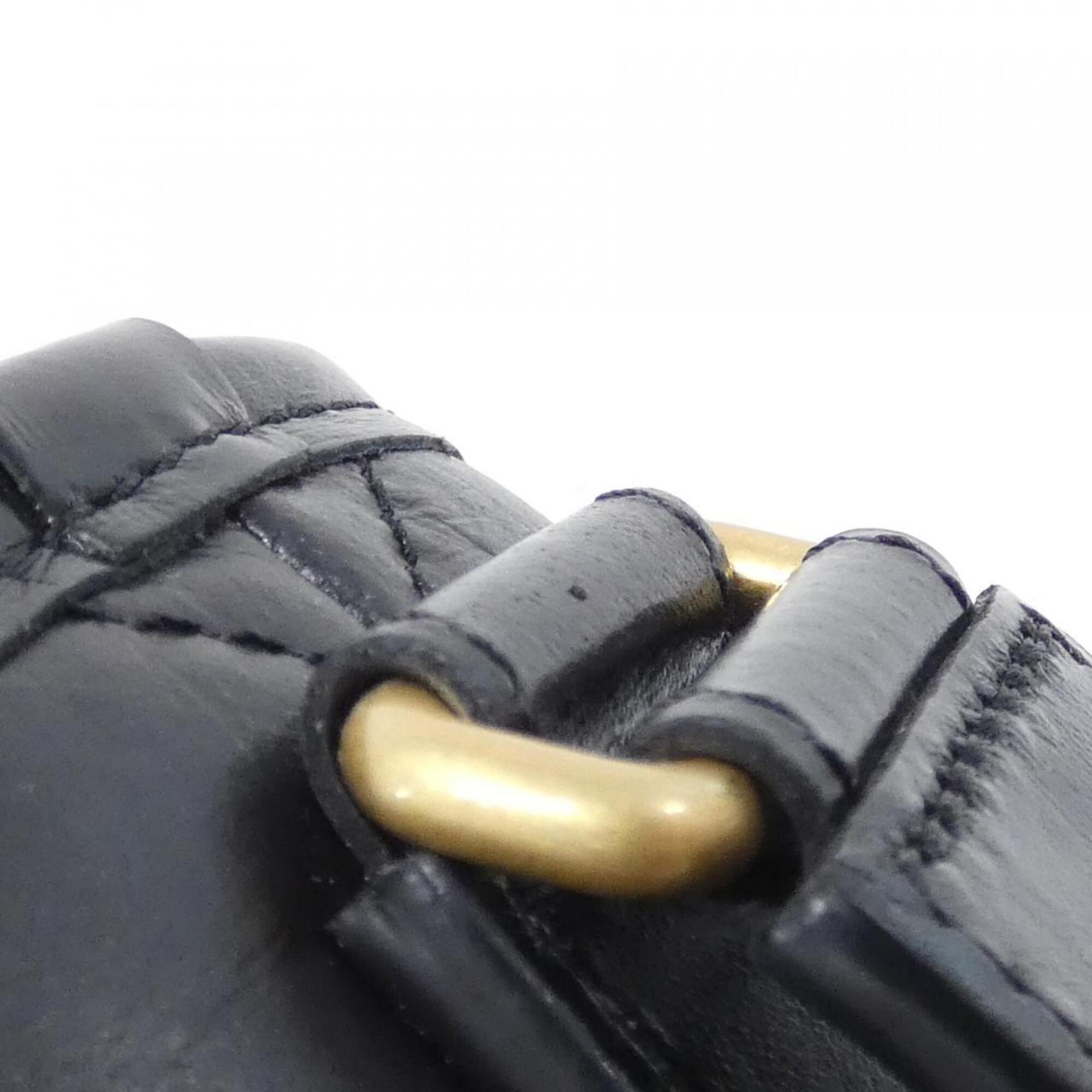Chanel Black Leather Shoulder Bag (Pre-Owned)