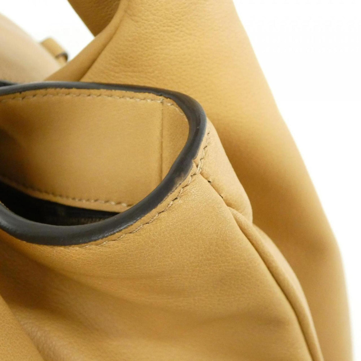 Fendi Beige Leather Shoulder Bag (Pre-Owned)