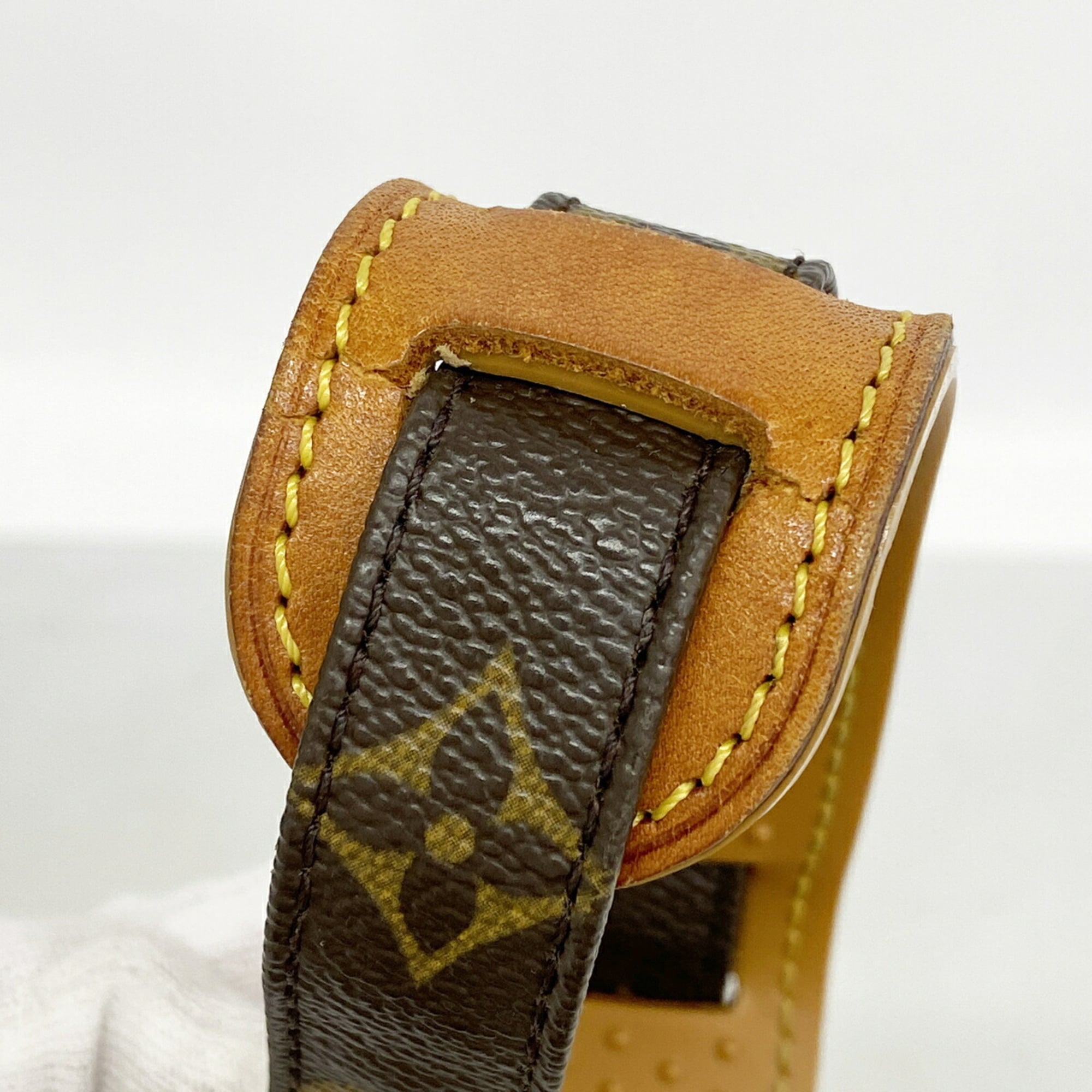 Louis Vuitton Brown Shoulder Bag (Pre-Owned)