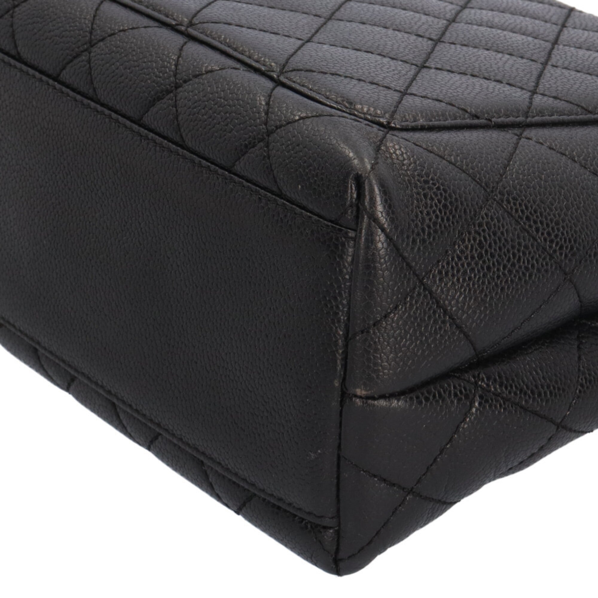 Chanel Matelasse Black Grained Calfskin Handbag (Pre-Owned)
