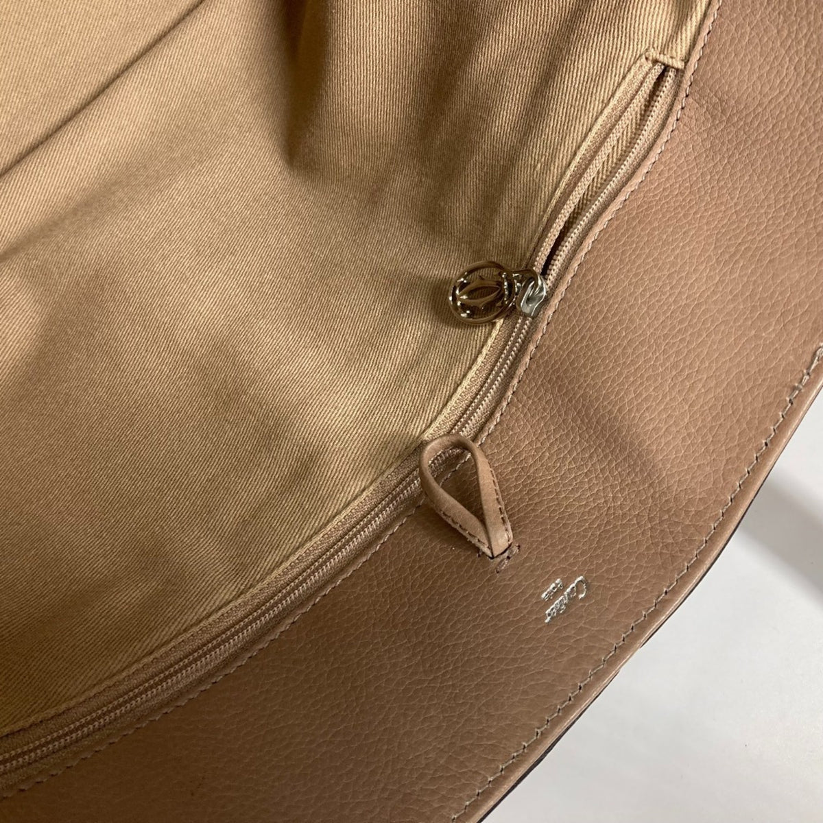 Cartier Beige Leather Shoulder Bag (Pre-Owned)