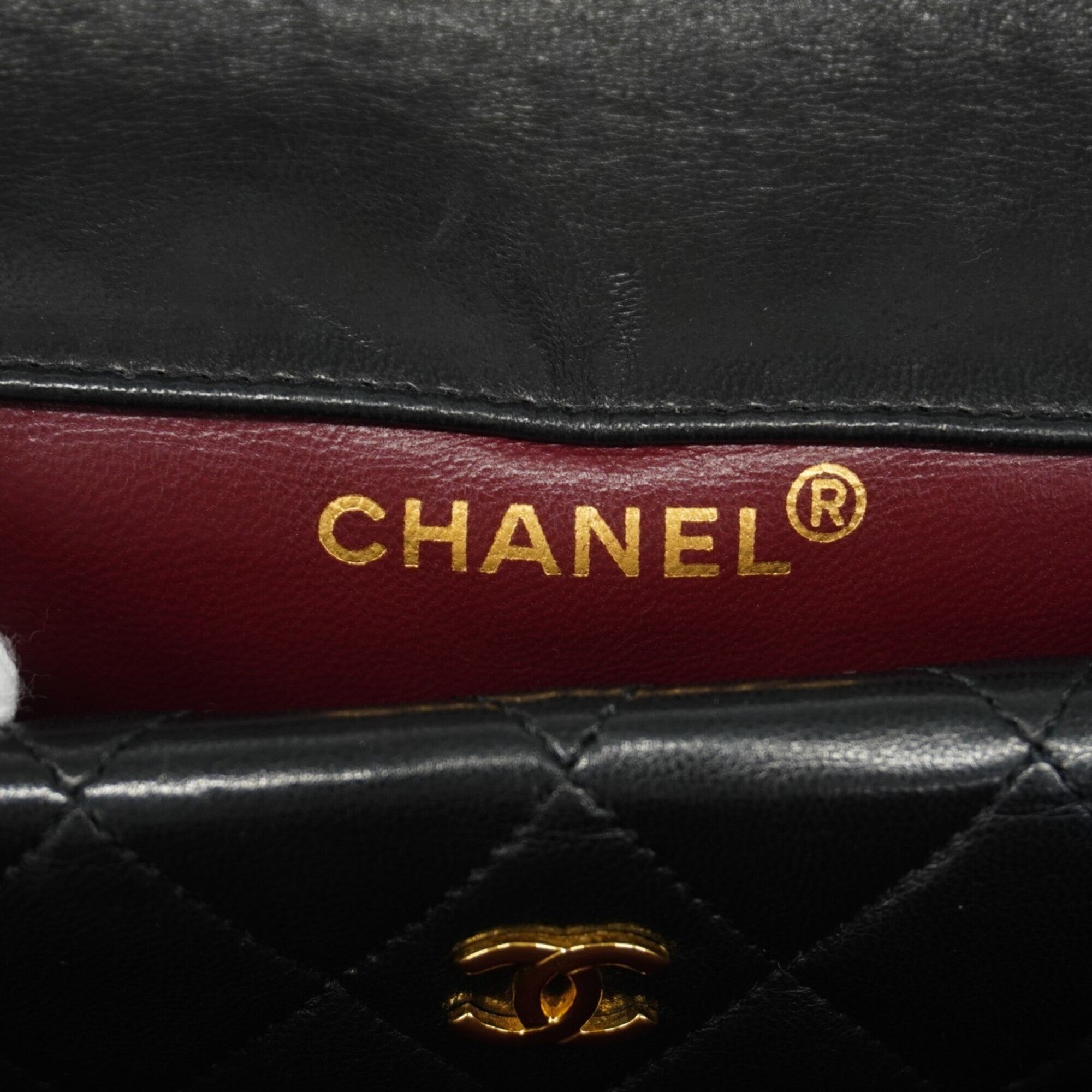 Chanel Black Leather Shoulder Bag (Pre-Owned)