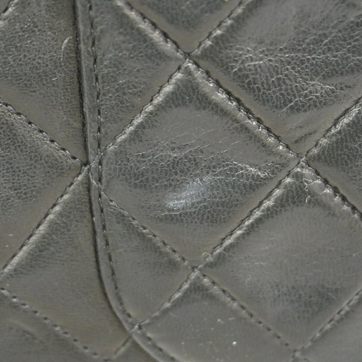 Chanel Black Leather Shoulder Bag (Pre-Owned)