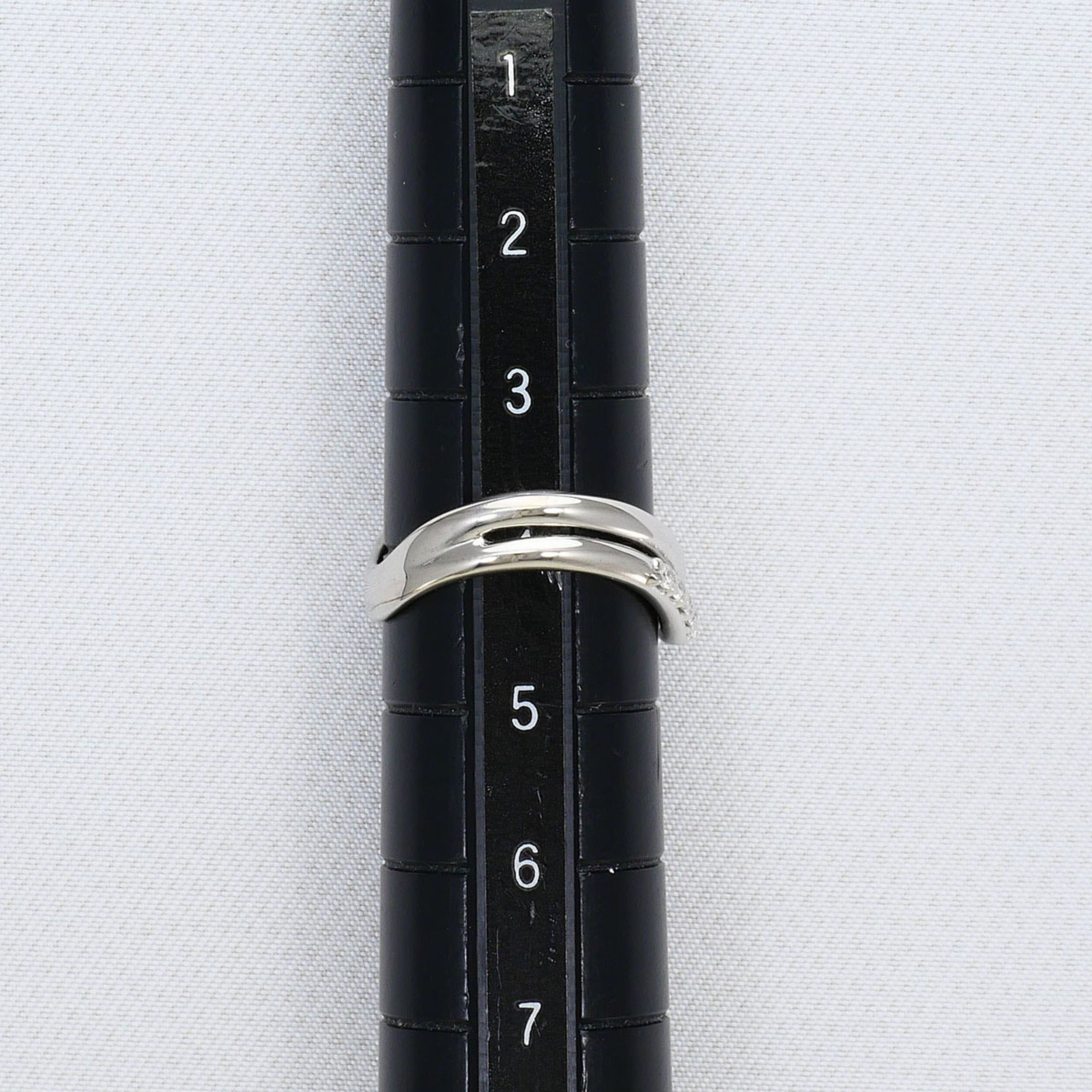 Unbranded White Gold White Gold (18K) Band Ring (Pre-Owned)
