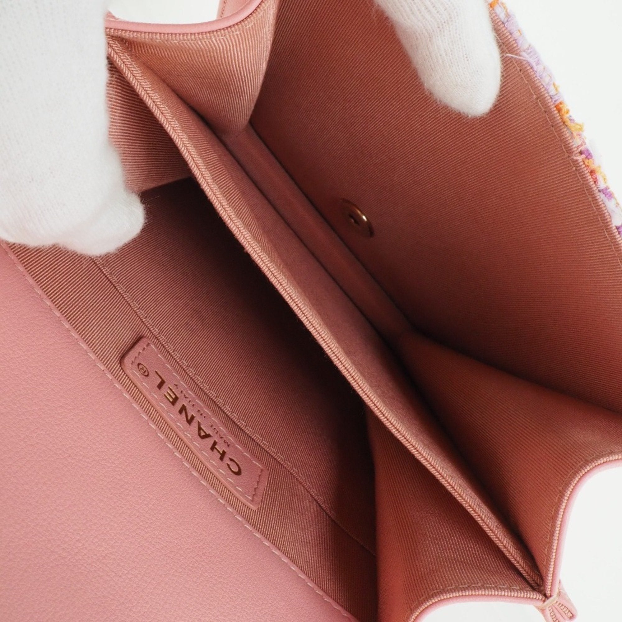 Chanel Boy Chanel Pink Tweed Leather Shoulder Bag (Pre-Owned)