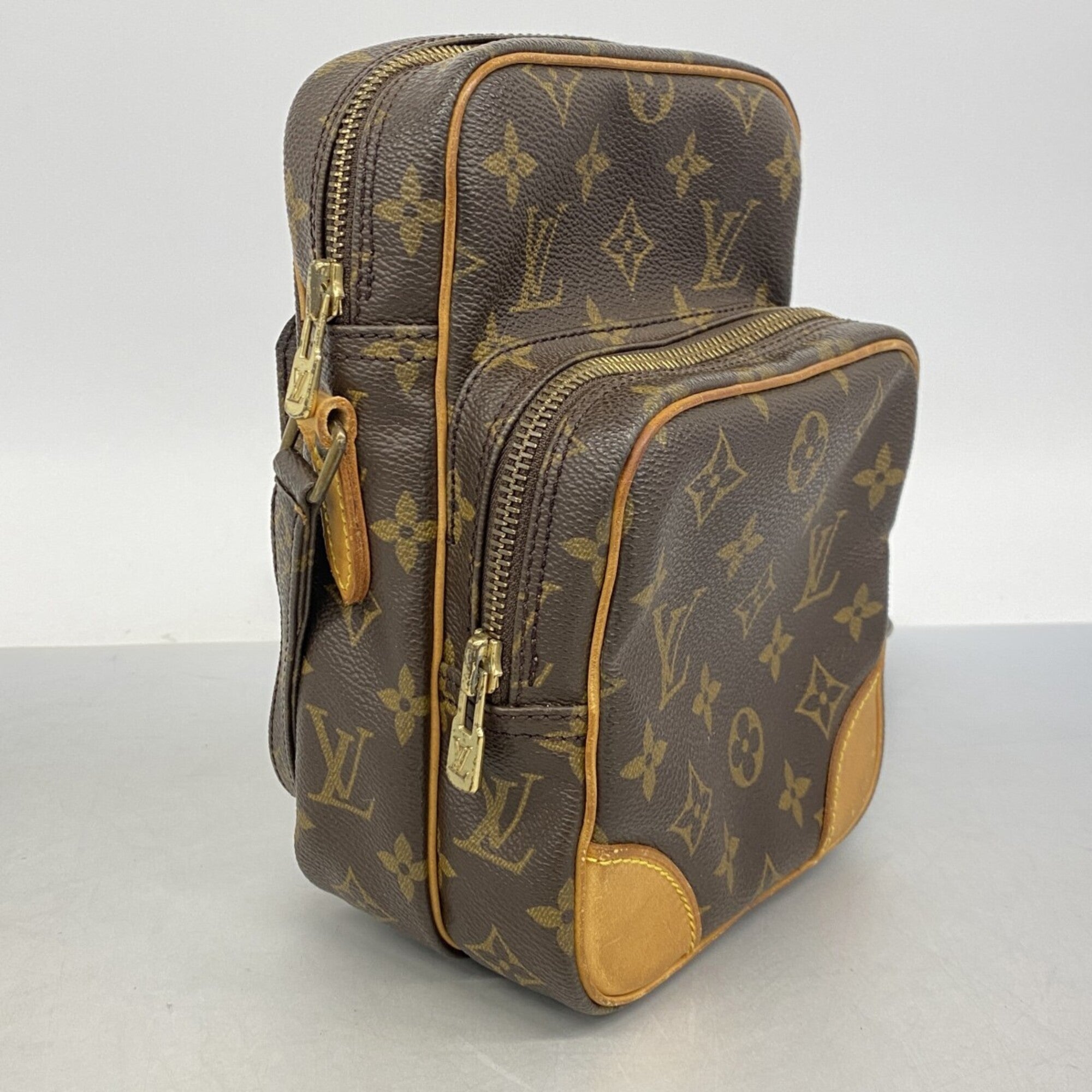 Louis Vuitton Brown Shoulder Bag (Pre-Owned)