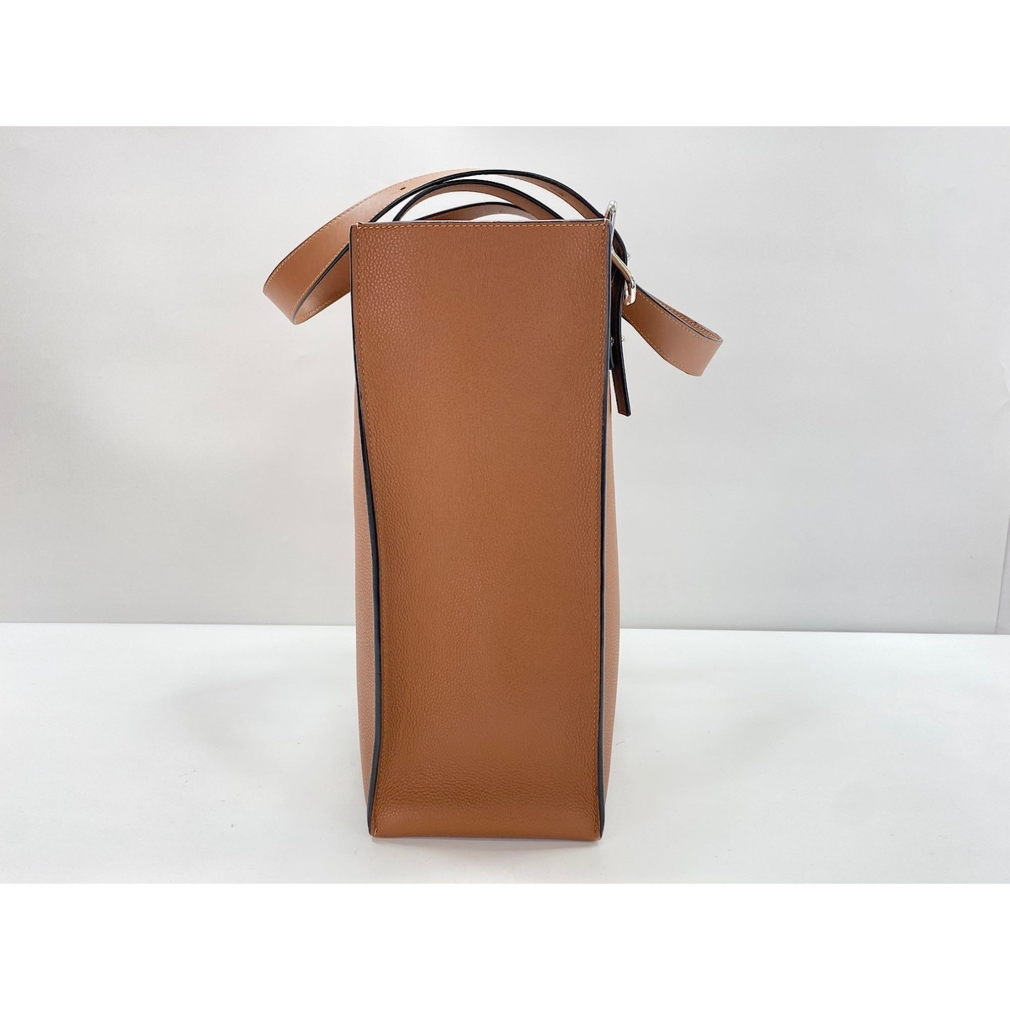 Loewe Brown Shoulder Bag (Pre-Owned)