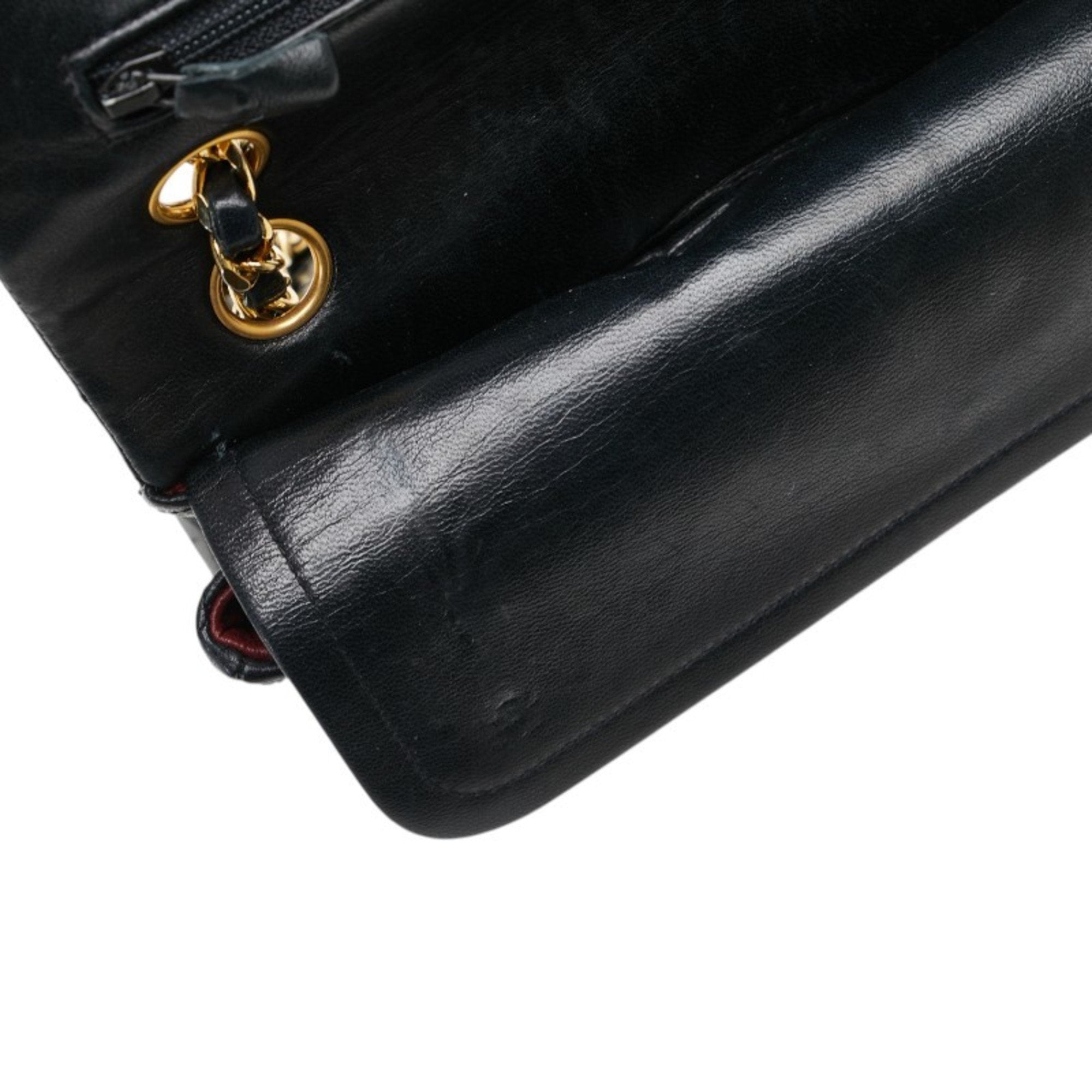 Chanel Matelasse Black Leather Shoulder Bag (Pre-Owned)