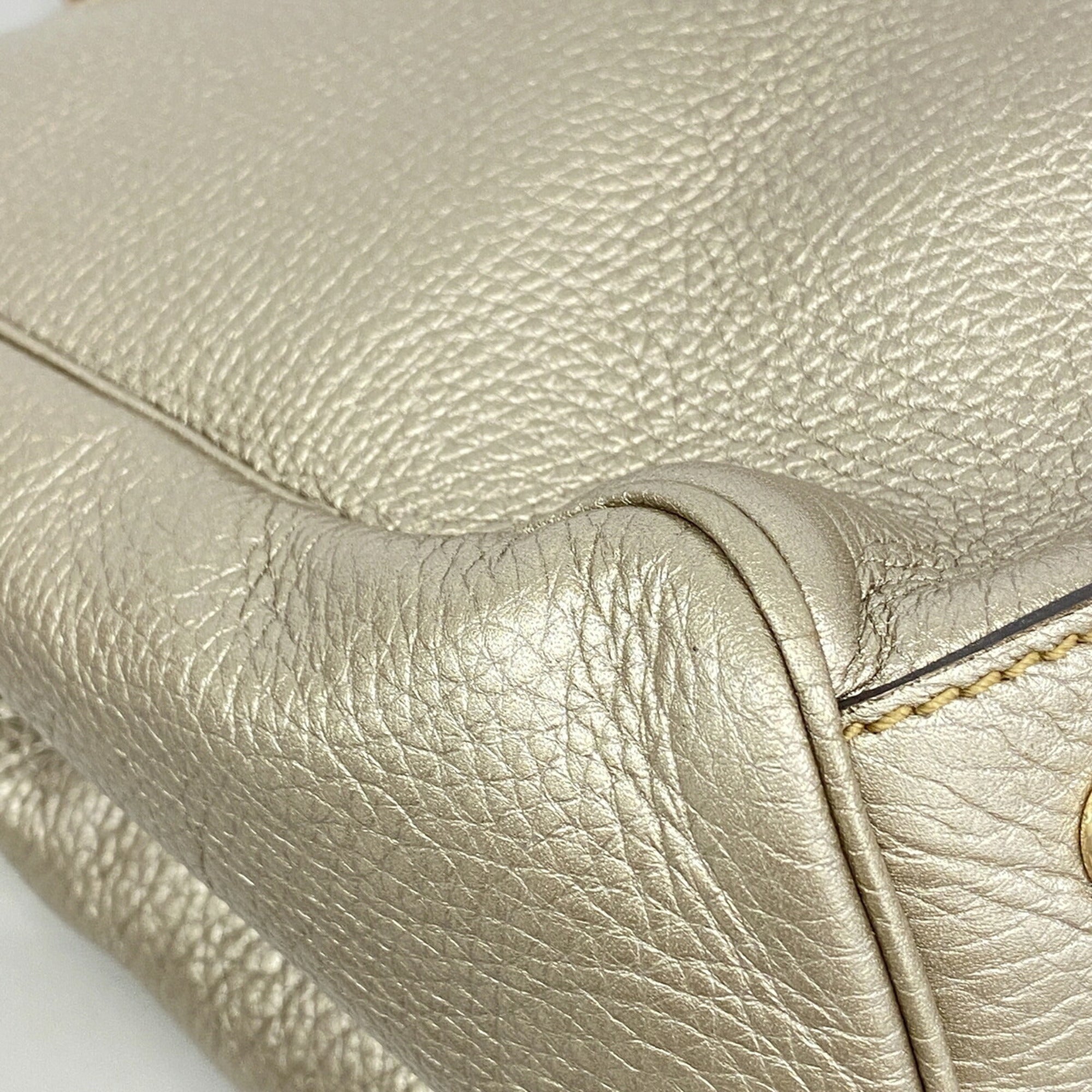 Gucci Silver Leather Handbag (Pre-Owned)