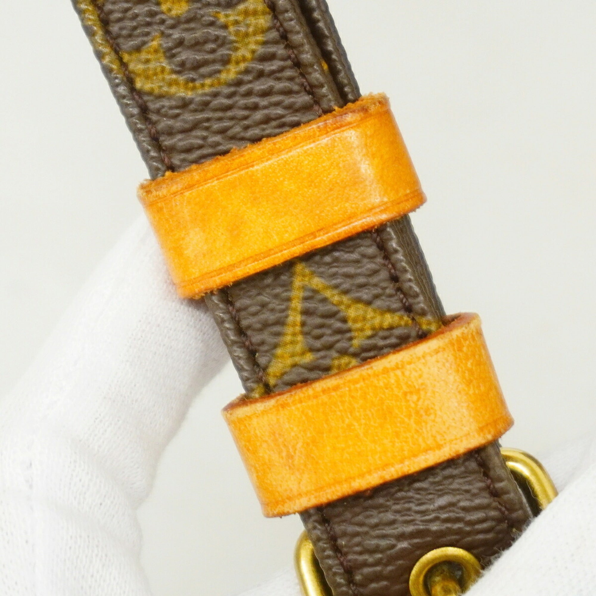 Louis Vuitton Brown Shoulder Bag (Pre-Owned)