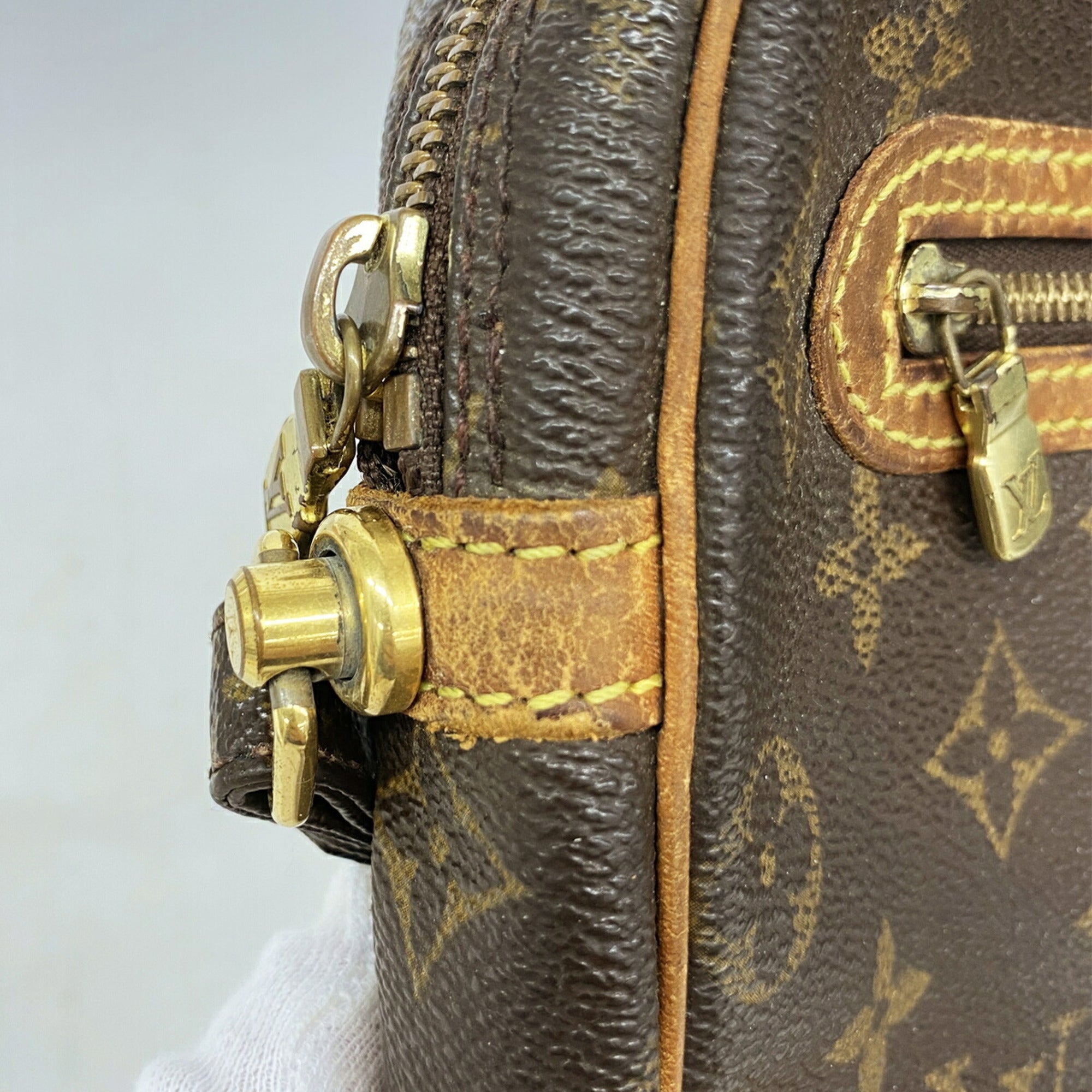 Louis Vuitton Brown Clutch Bag (Pre-Owned)