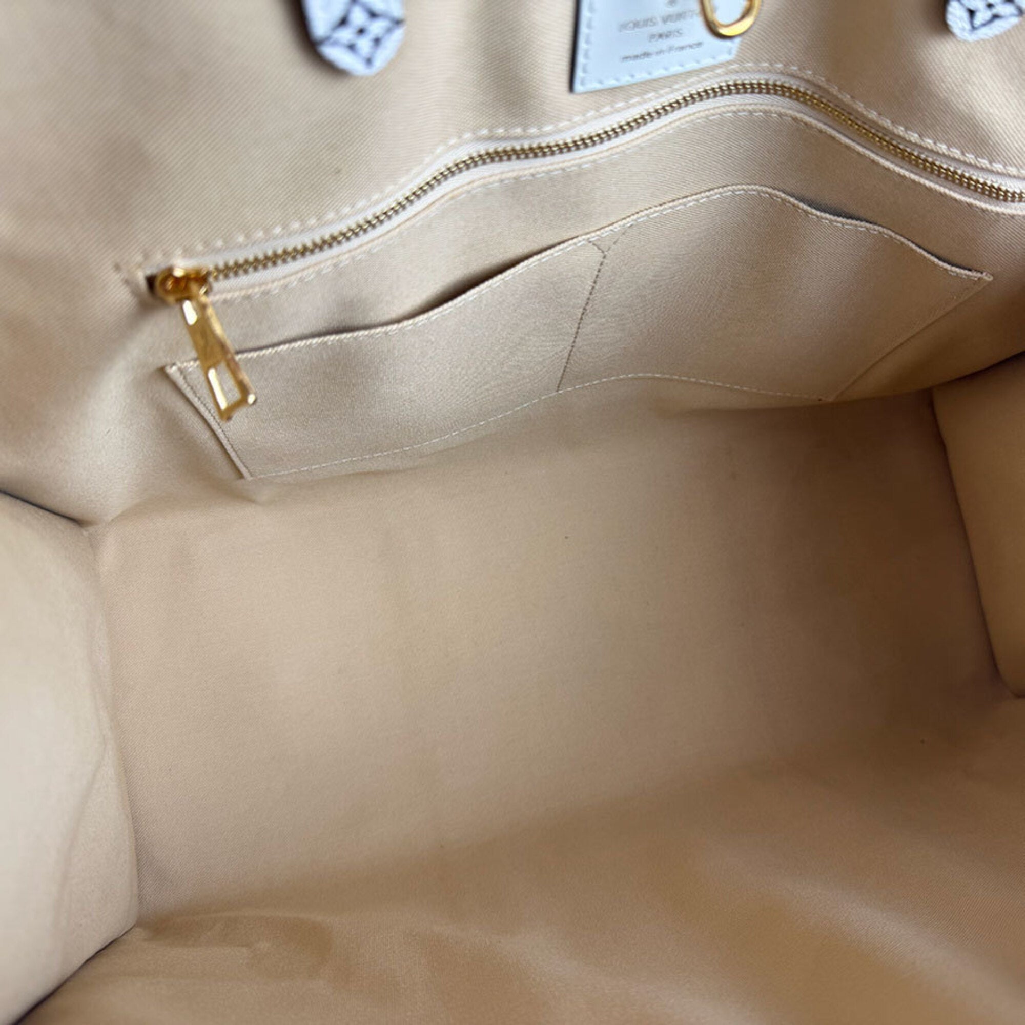 Louis Vuitton Beige Khaki White Pvc Handbag Shoulder Bag (Pre-Owned)